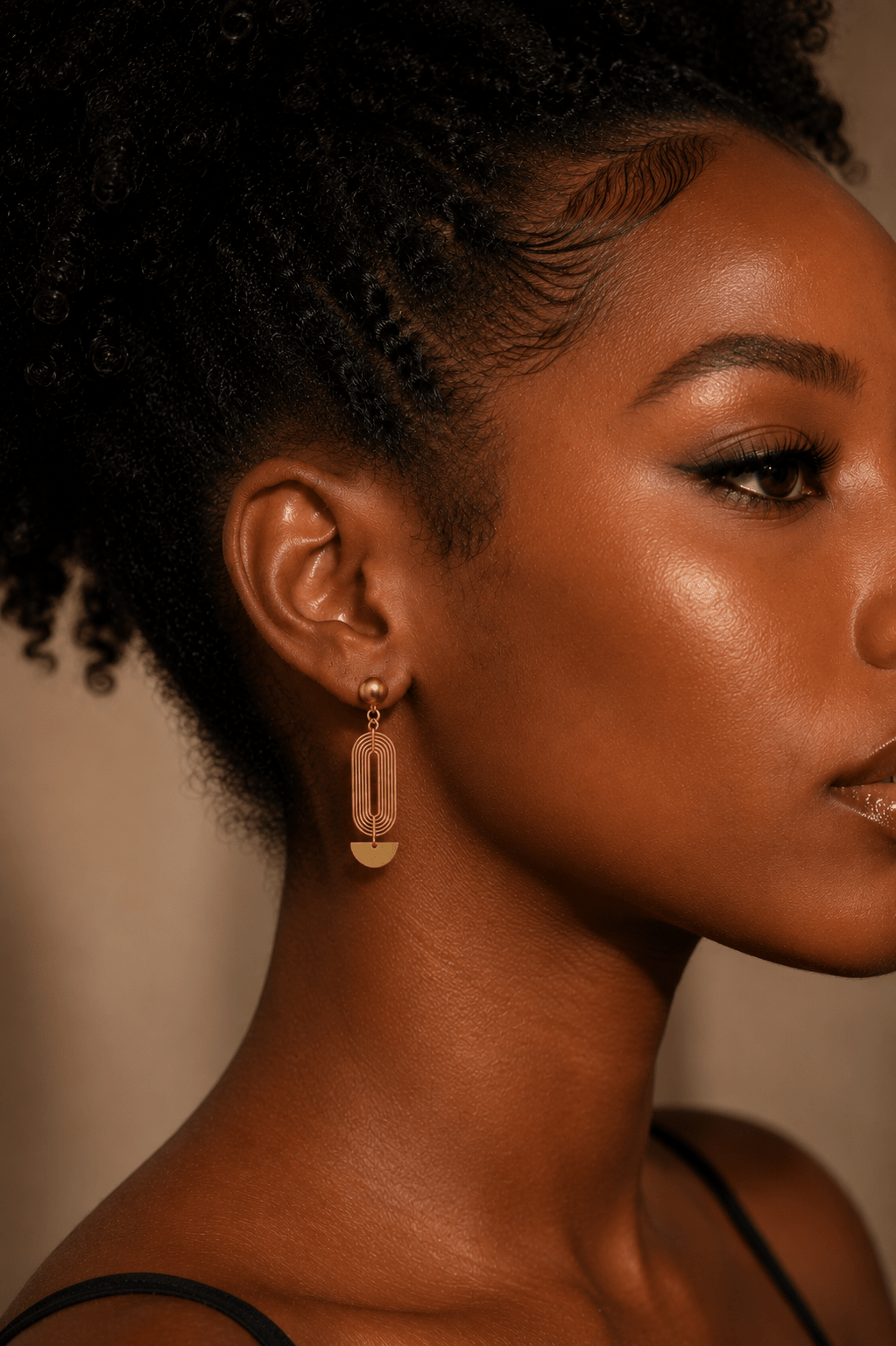 Boucles d'oreilles graphiques pour femme, collection Ligne en acier inoxydable doré, vendues par paire – Kaolack Créations