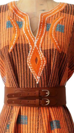 Robe en Pagne Tissé detail broderie et ceinture cuir marron