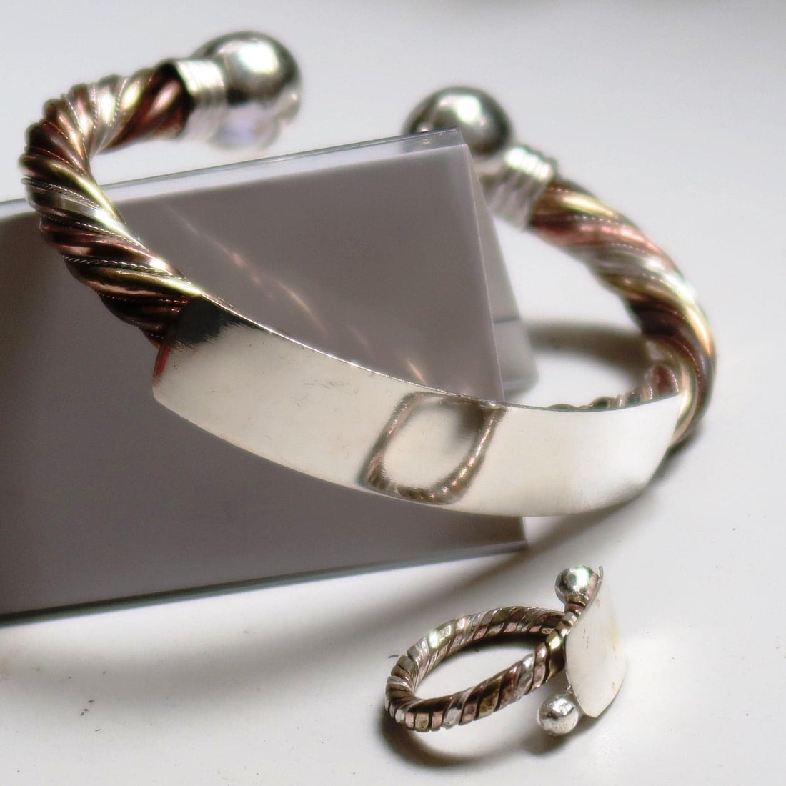 Bracelet Africain Lamou Ndiaxass : symbole wolof de protection et d’élégance - KaolackCreations