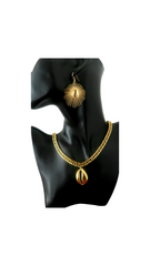 Boucles d'oreilles "Aten Râ" : gold filled, symbole du soleil surmonté d'un cauri