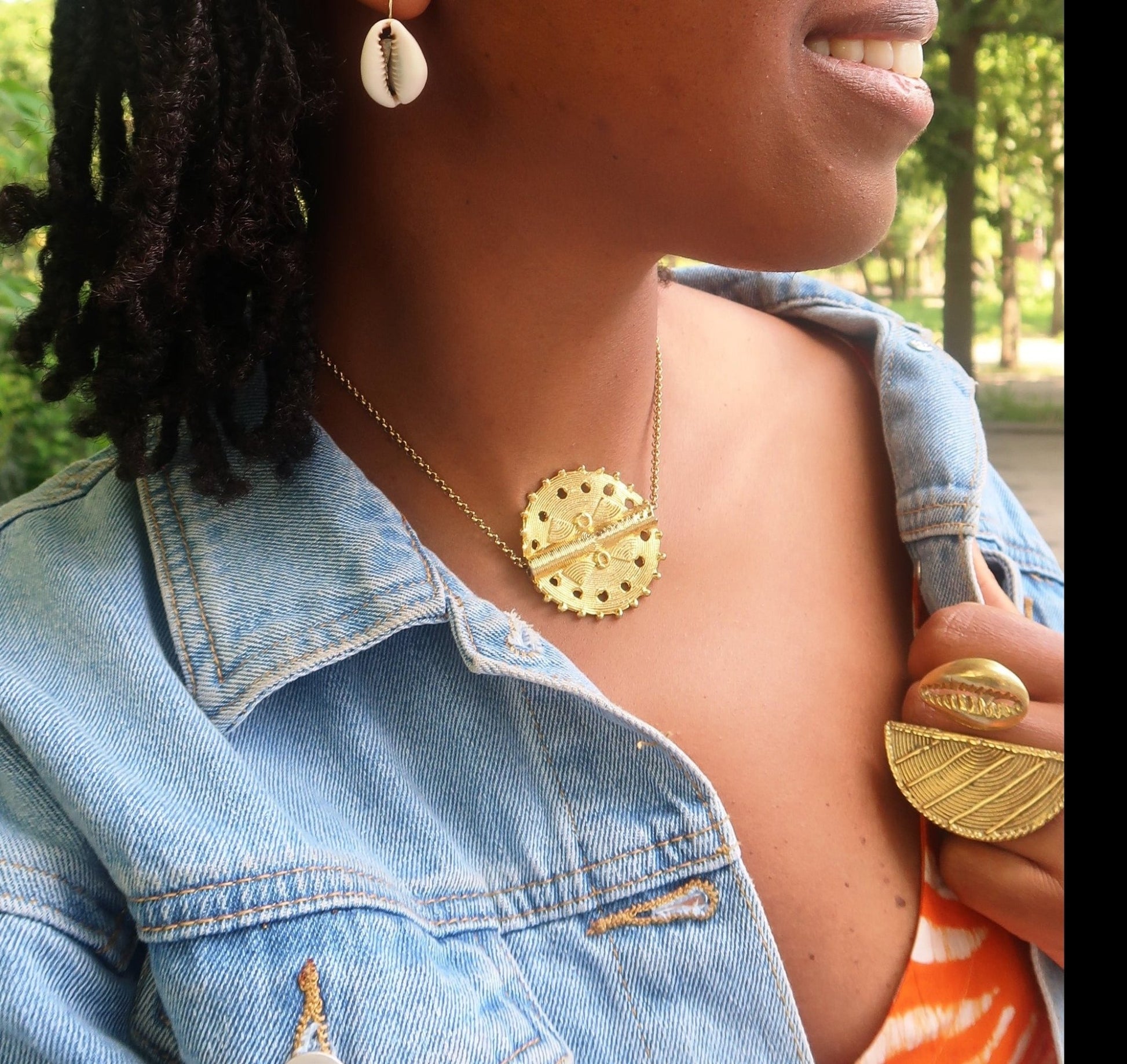 Bague Africaine Cauri et Poids Baoulé en Bronze – Un Chef - d'œuvre Artisanal en bague cauri et poids baoulé artisanal africain - KaolackCreations