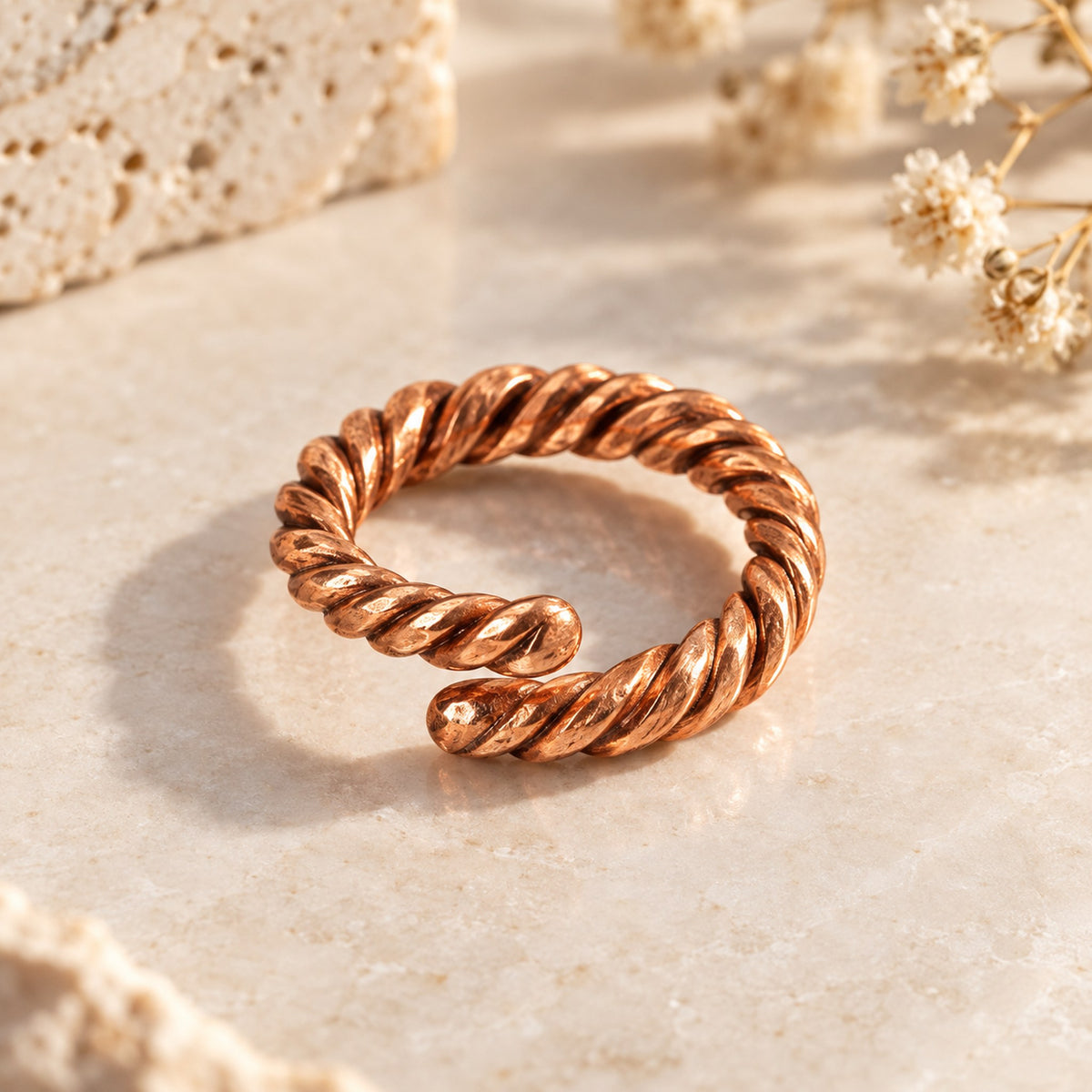 Bague africaine Djigui en cuivre ajustable, fil torsadé en spirale, faite main à Dakar