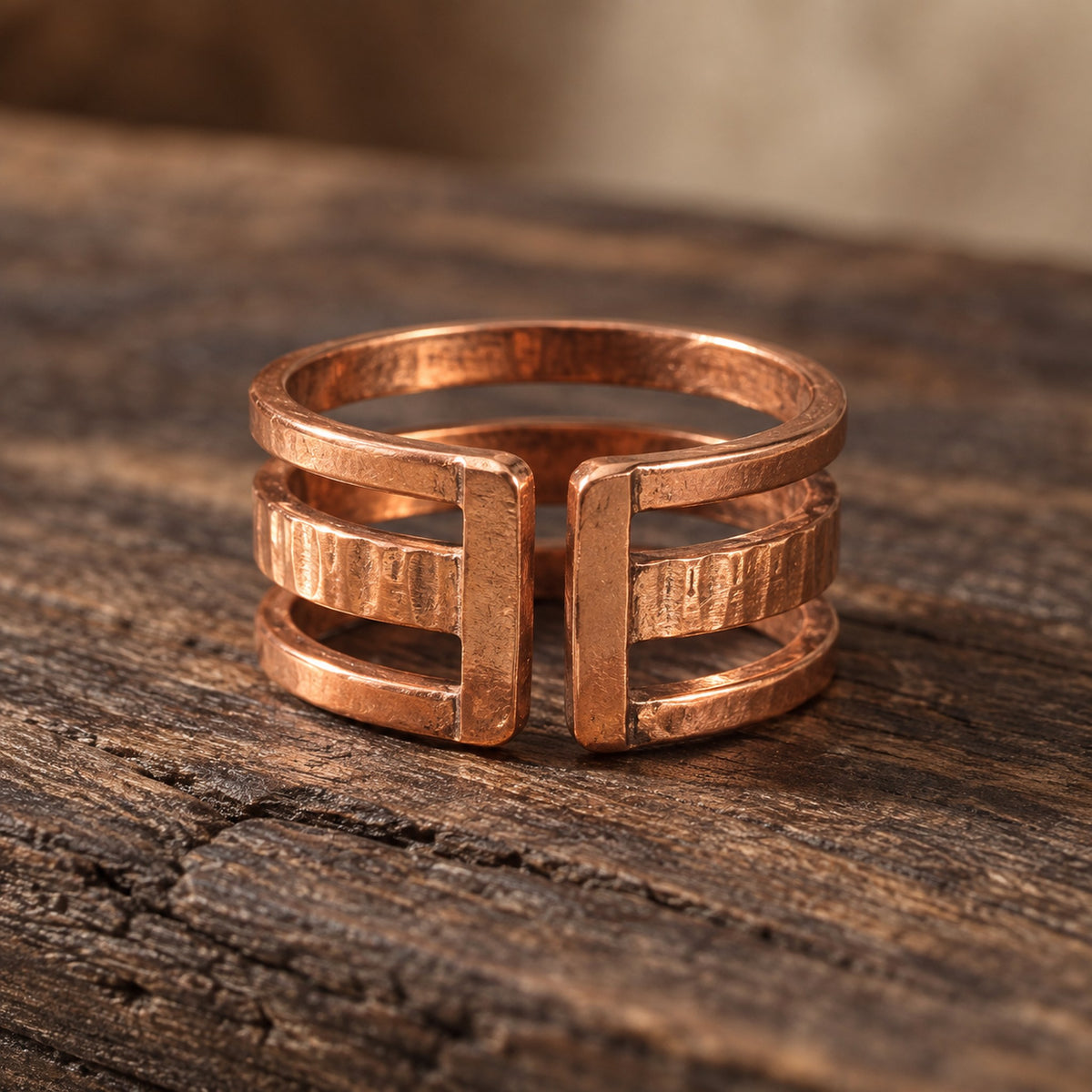 Bague africaine Matimba en cuivre ajustable, trois bandes martelées, faite main à Dakar