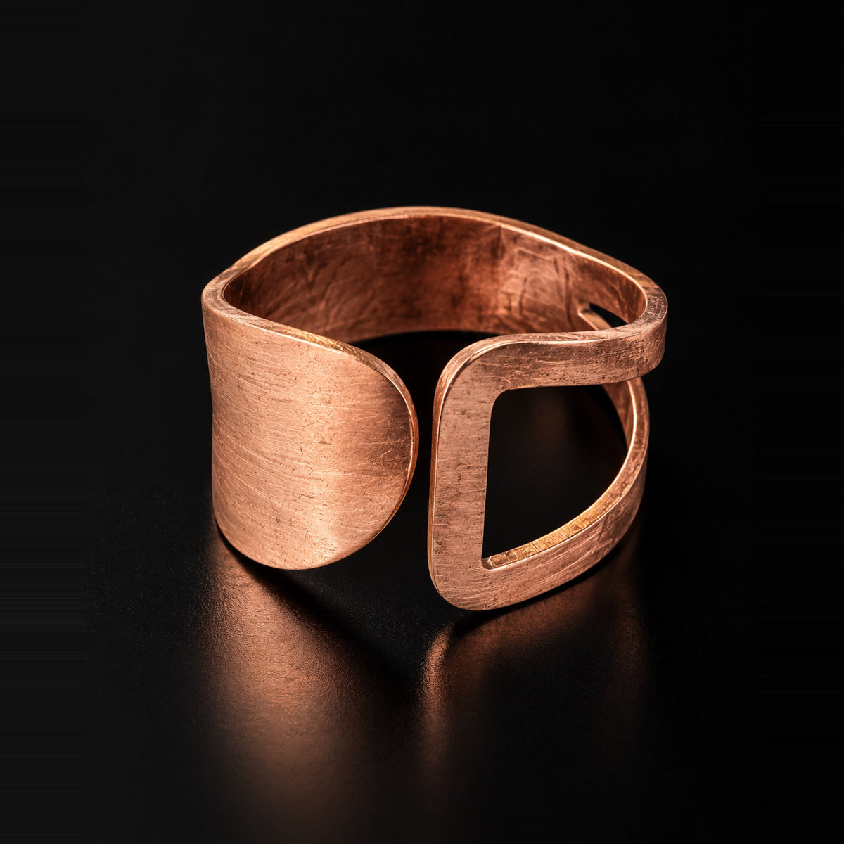 Bague africaine Medji en cuivre ajustable, façonnée à la main à Dakar