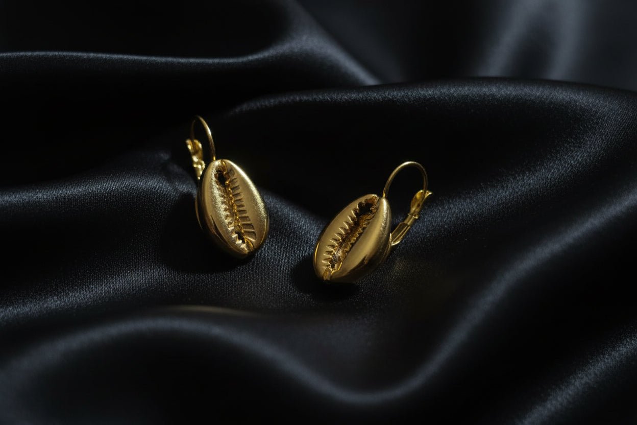 Boucles d’Oreilles Africaines Cauri – Naturel, Doré ou Argenté en Boucles d'oreilles artisanal africain - KaolackCreations