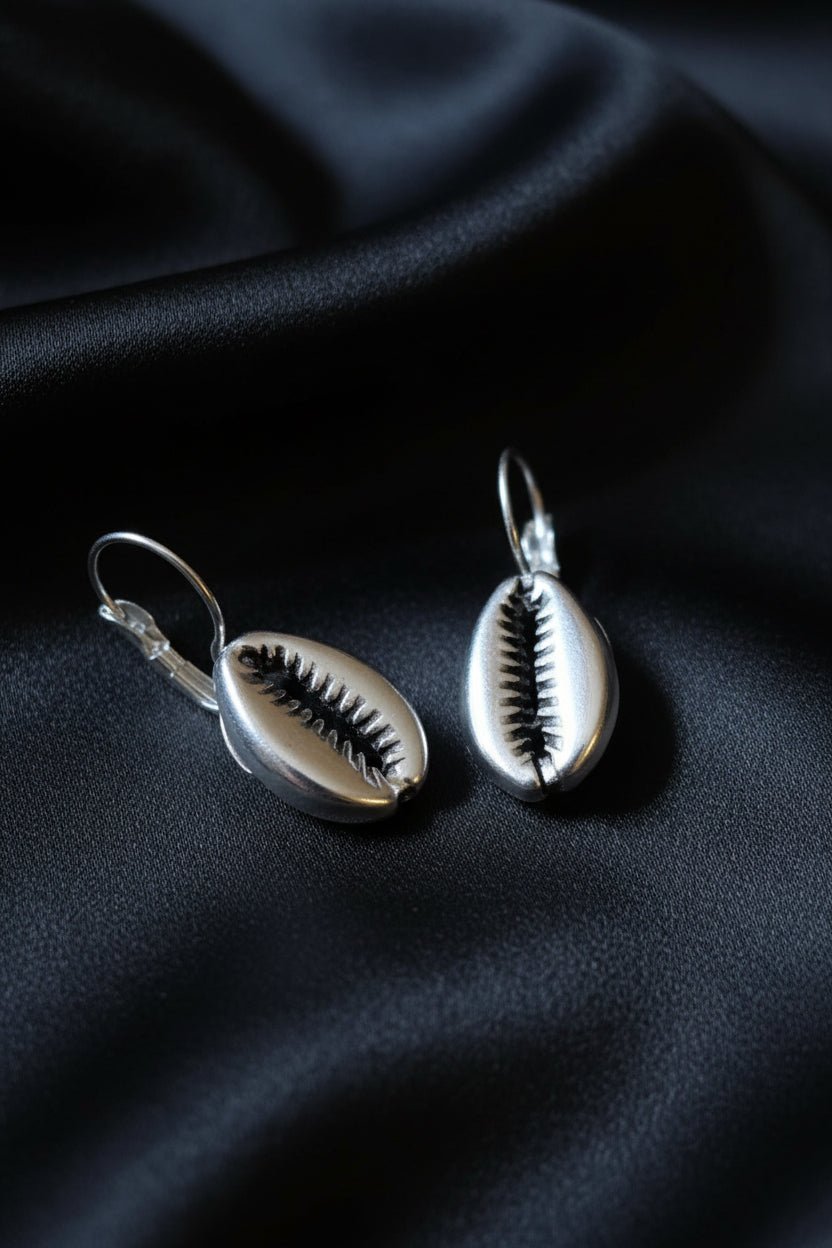 Boucles d’Oreilles Africaines Cauri – Naturel, Doré ou Argenté en Boucles d'oreilles artisanal africain - KaolackCreations