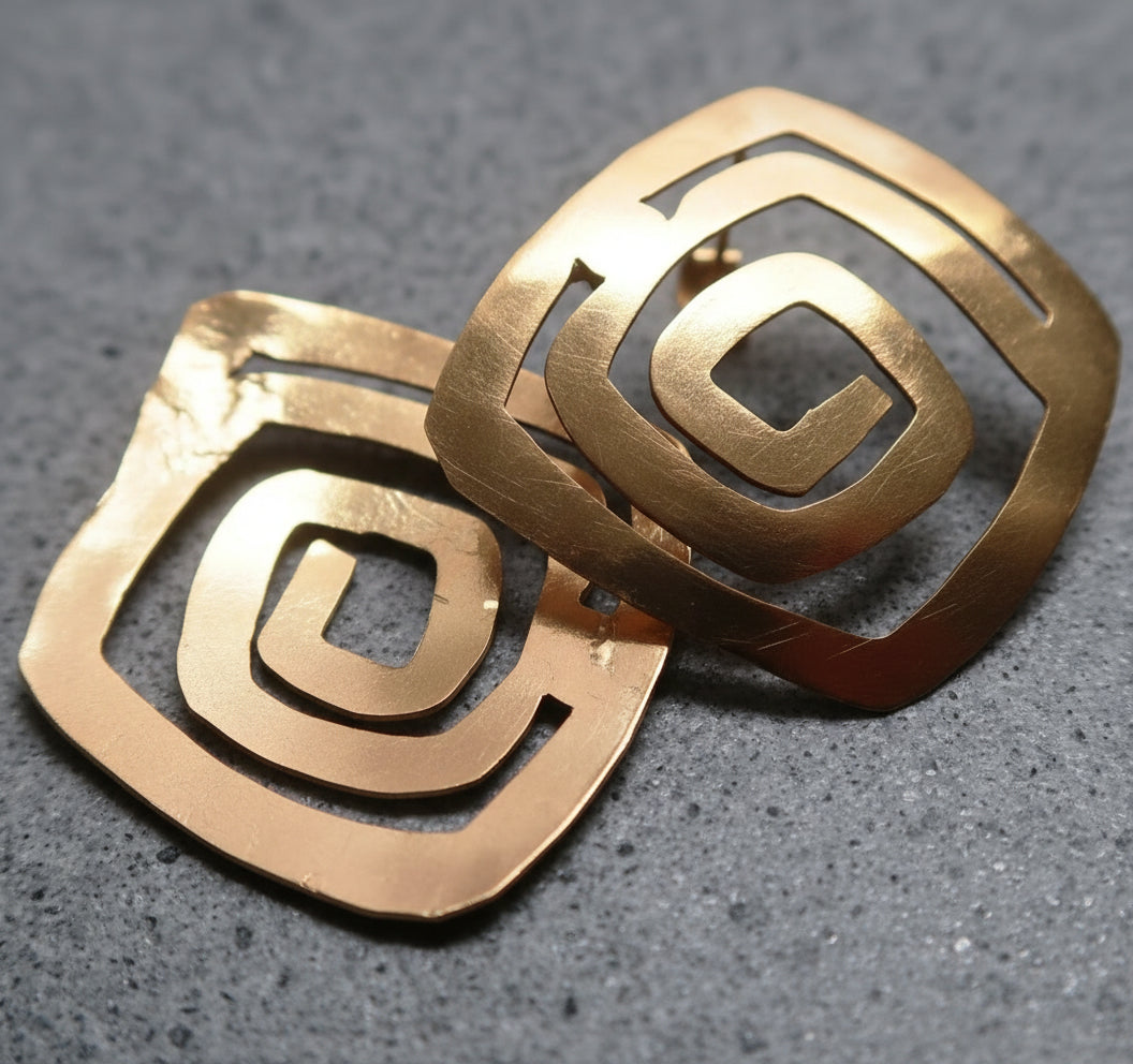 Boucles d'oreilles de Créateur "Spirale Égyptienne" en bronze, Ultra légères – Hommage à l'eau primordiale de l'Égypte antique en boucles d'oreilles artisanal africain - KaolackCreations