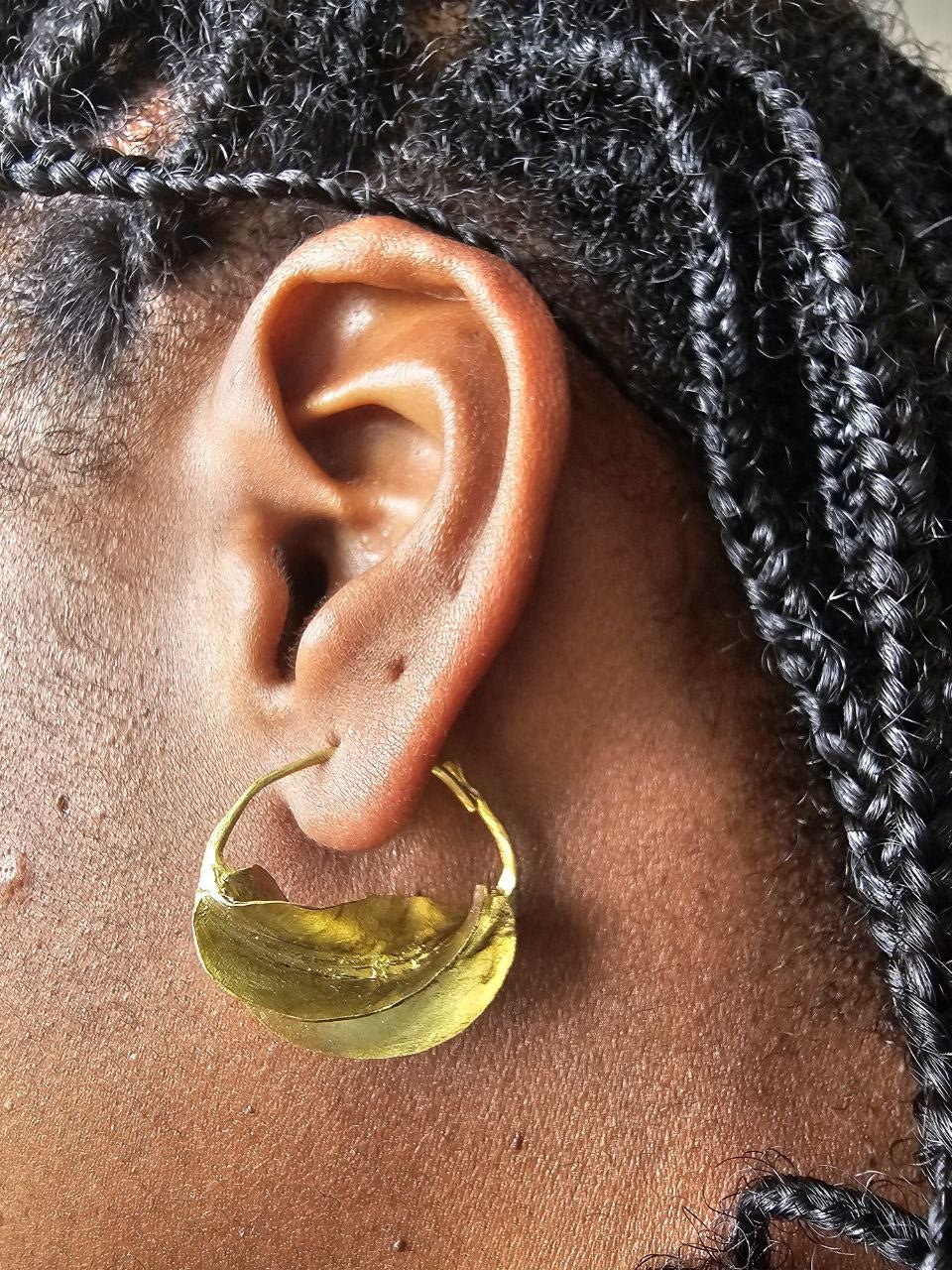 Boucles d’oreilles Fulani (Peulh) en Bronze Massif – Artisanat Africain Authentique à Prix Accessible en Boucles d'oreilles peulh fulani artisanal africain - KaolackCreations