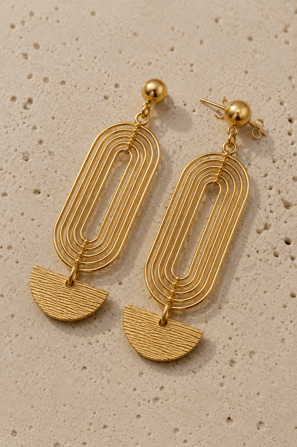Boucles d'oreilles graphiques "Ligne" en acier inoxydable doré — Halo, Nuru, Sira en Boucles d'oreilles artisanal africain - KaolackCreations