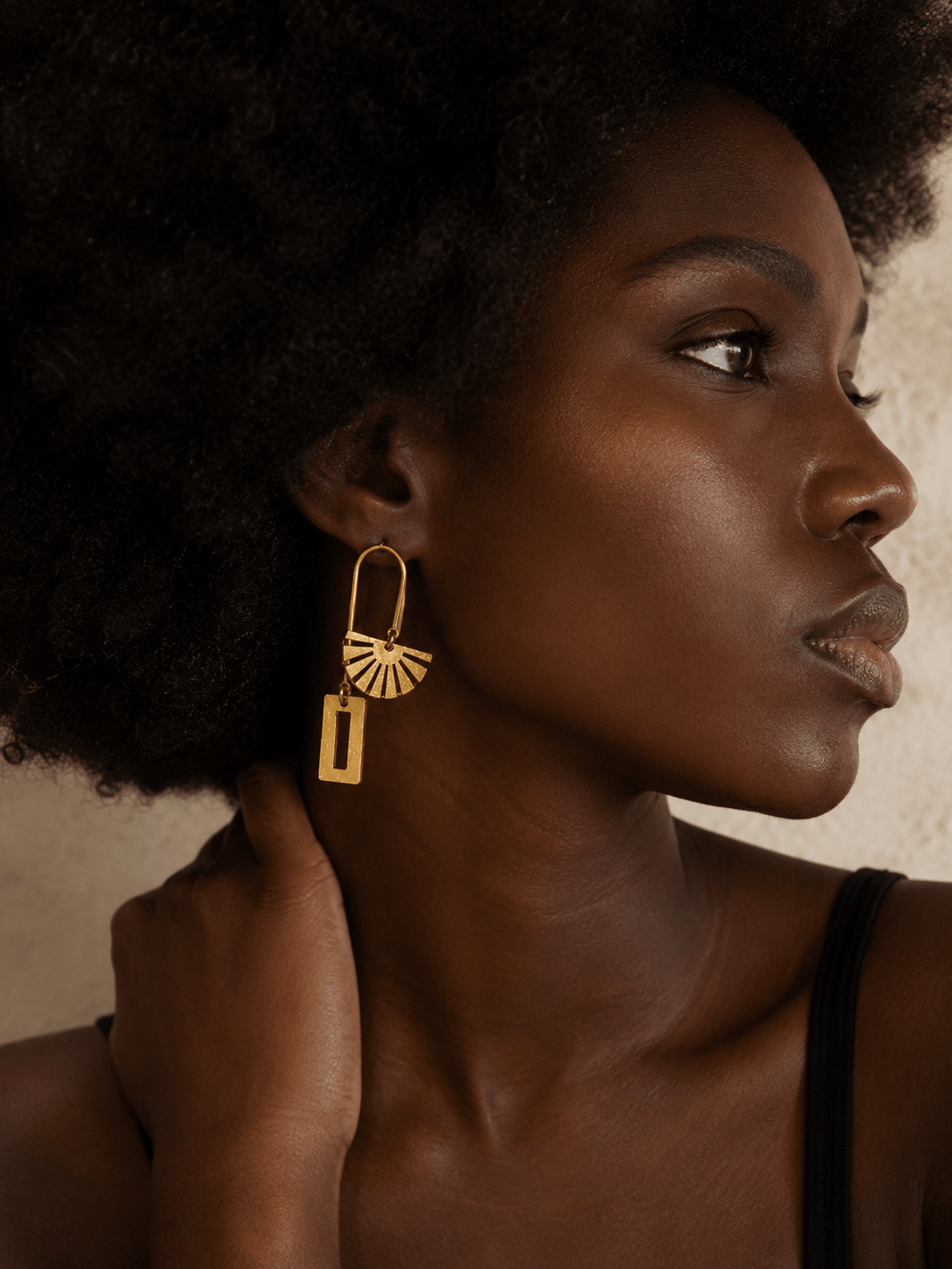 Boucles d'oreilles graphiques "Ligne" en acier inoxydable doré — Halo, Nuru, Sira en Boucles d'oreilles artisanal africain - KaolackCreations