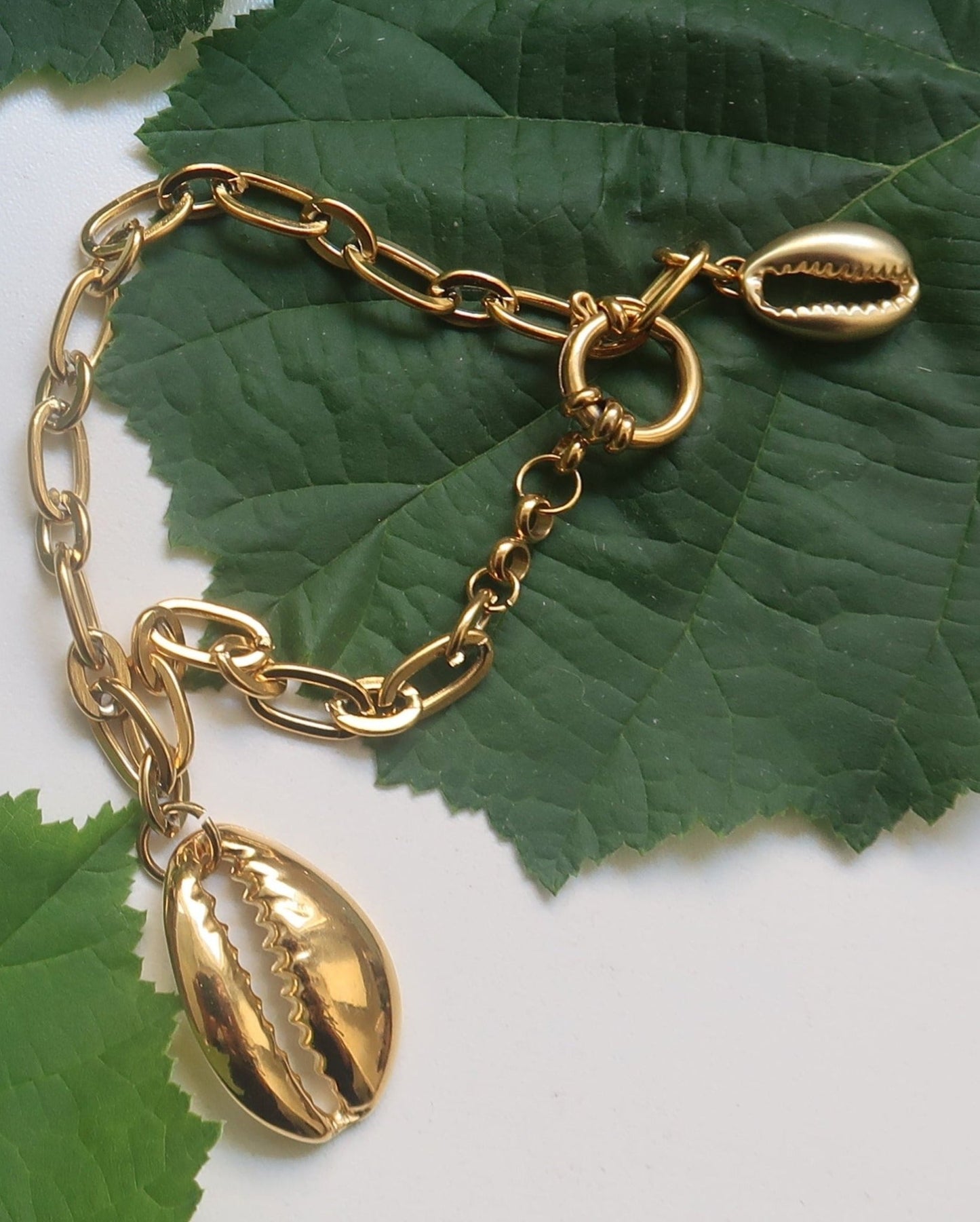 Bracelet Cauri en Acier Inoxydable - 2 variantes en bracelet cauri artisanal africain - KaolackCreations