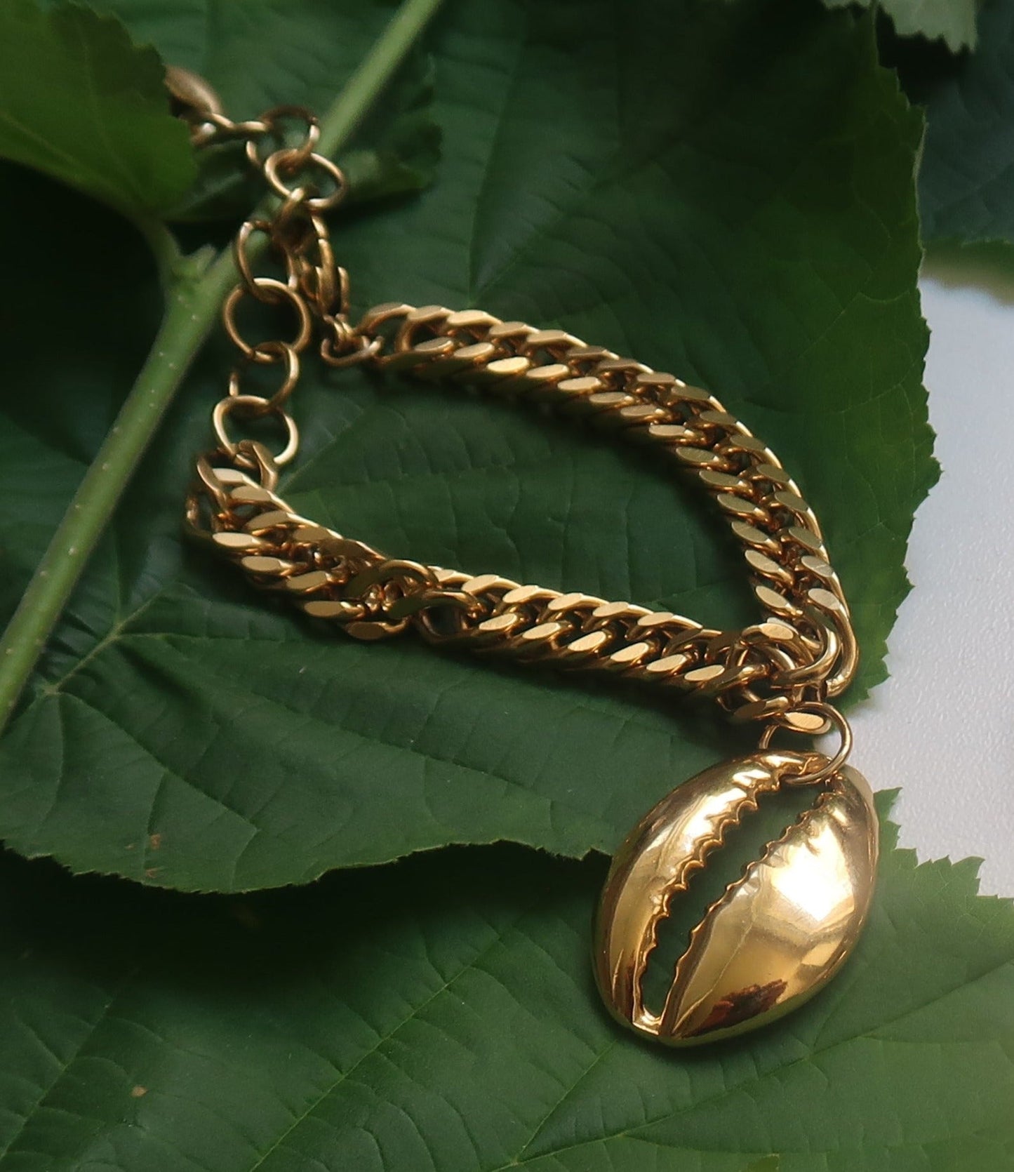 Bracelet Cauri en Acier Inoxydable - 2 variantes en bracelet cauri artisanal africain - KaolackCreations