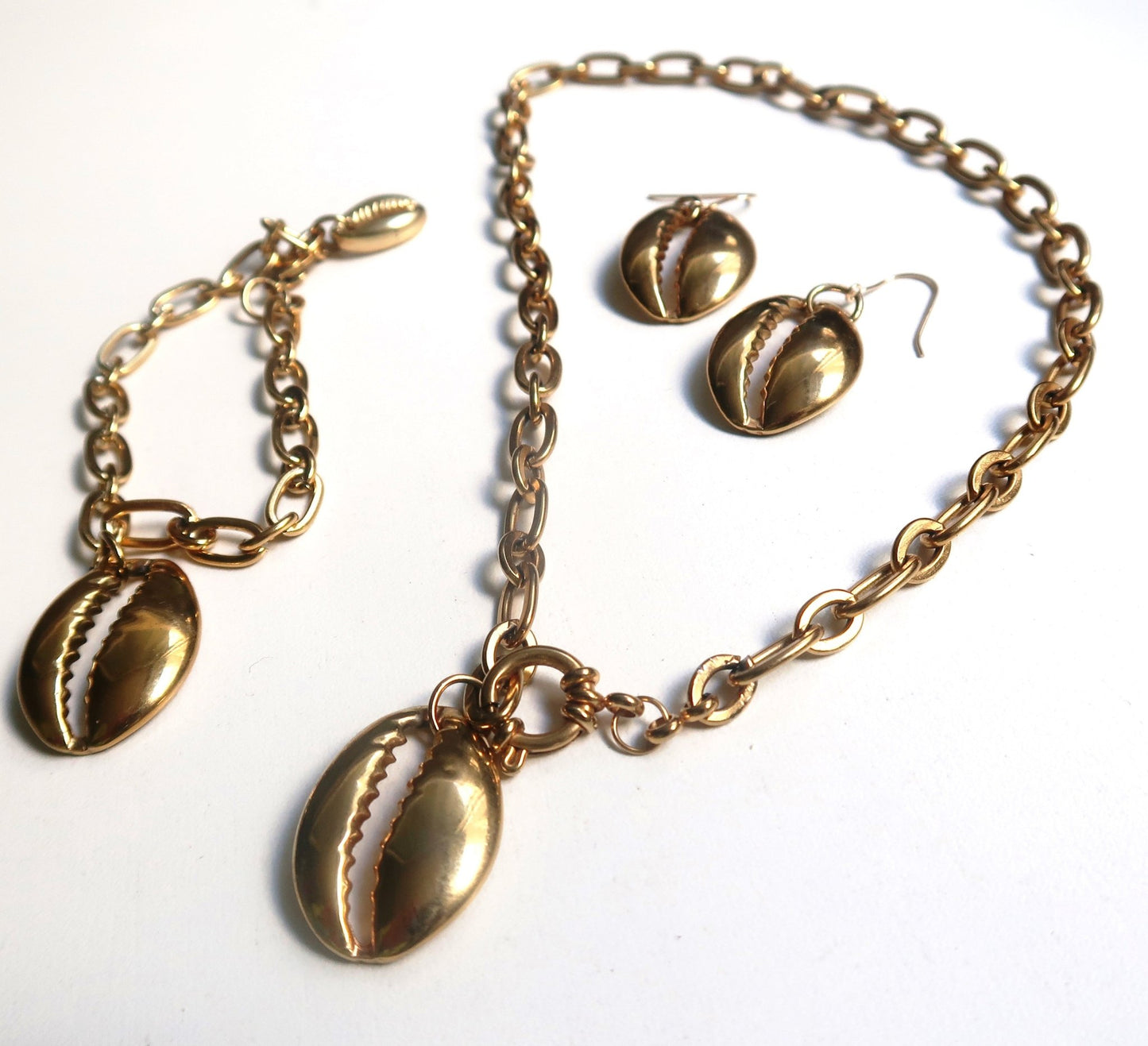 Bracelet Cauri en Acier Inoxydable - 2 variantes en bracelet cauri artisanal africain - KaolackCreations