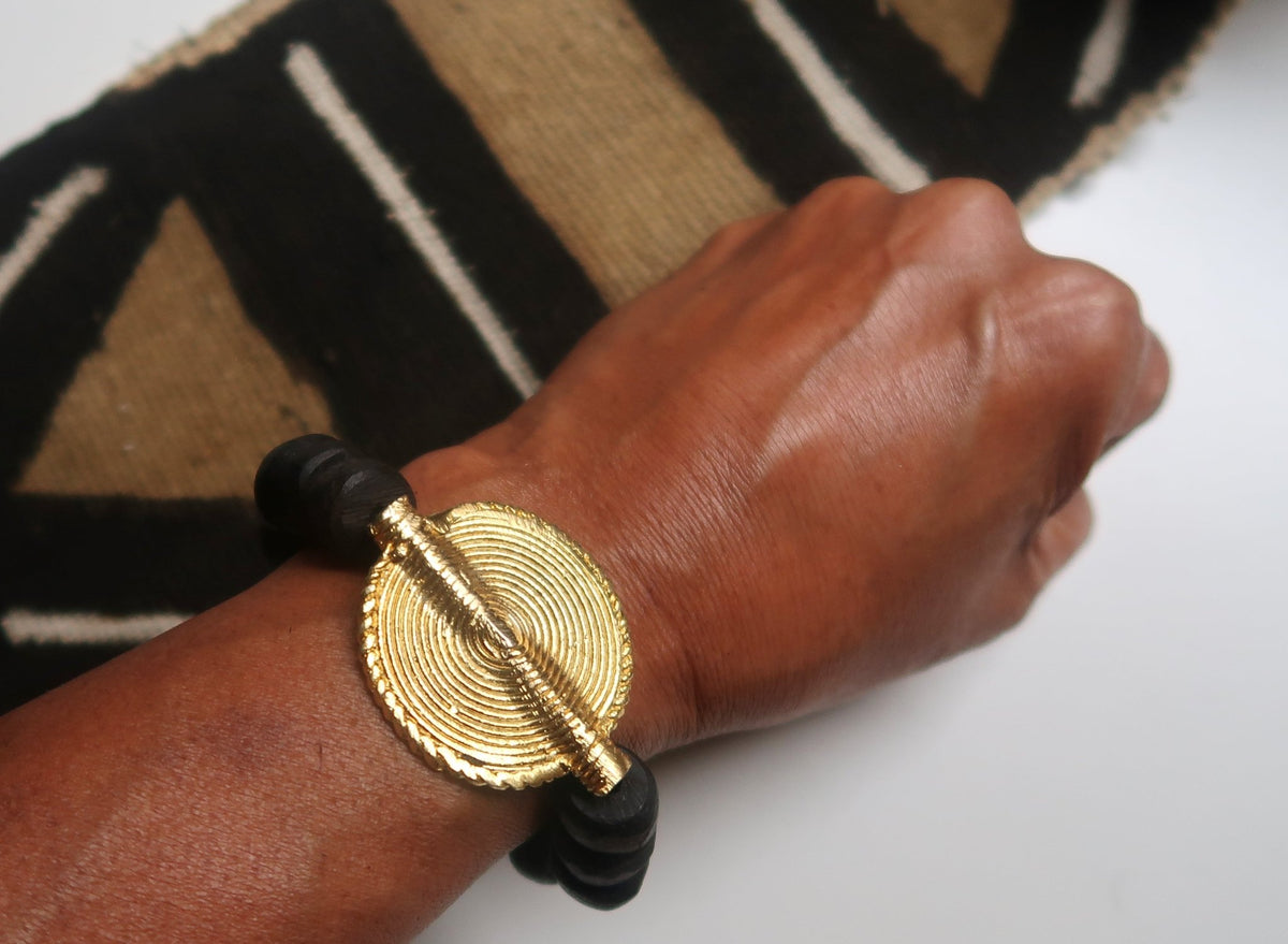 Bracelet en Perles traditionnelles Guele Djiri du Mali et Poids Akan du Ghana (mixte) en Bracelet bois Guele Djiri & Poids Akan artisanal africain - KaolackCreations