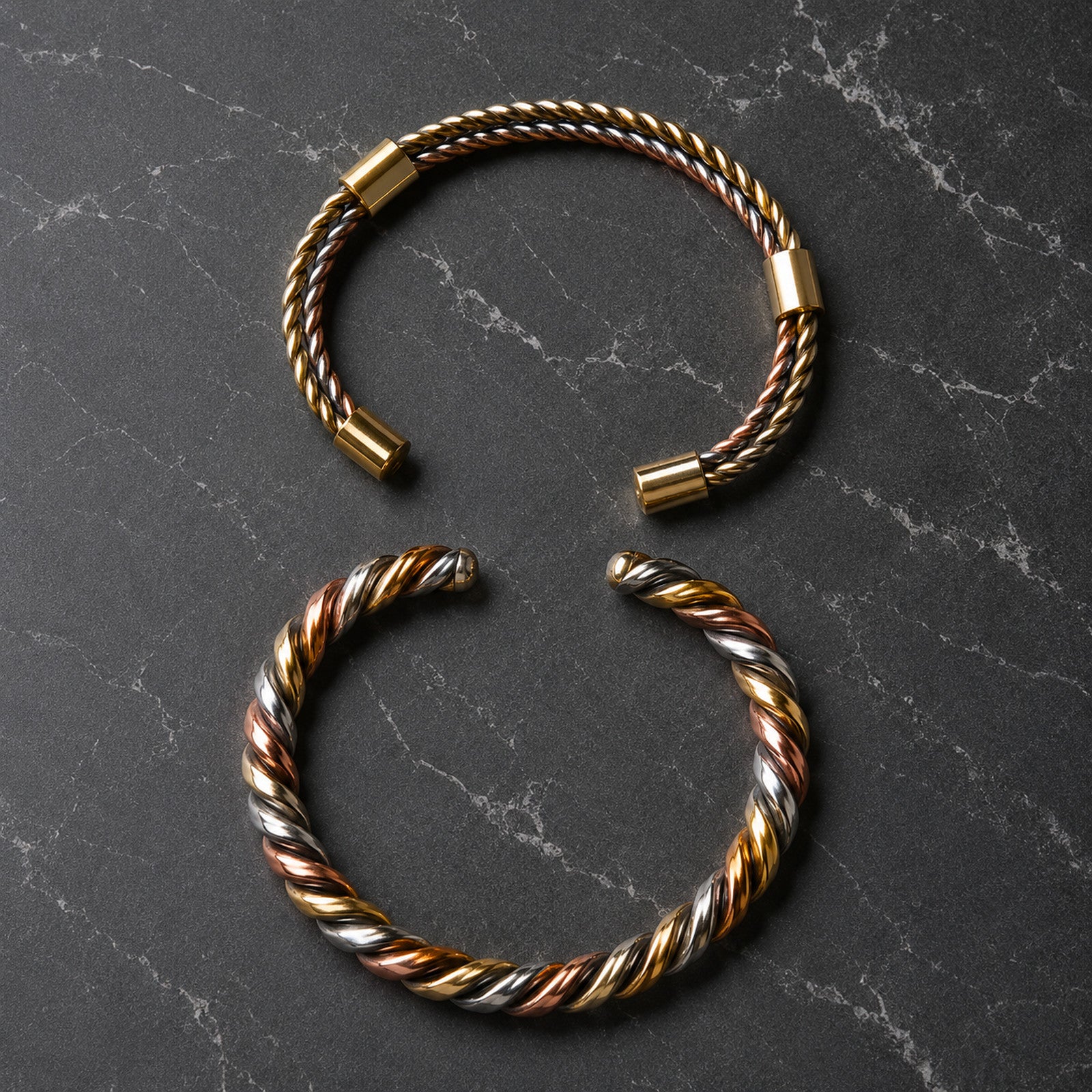 Deux joncs Lamou Ndiaxass ouverts, embouts en laiton, cuivre bronze et fer blanc sur marbre anthracite