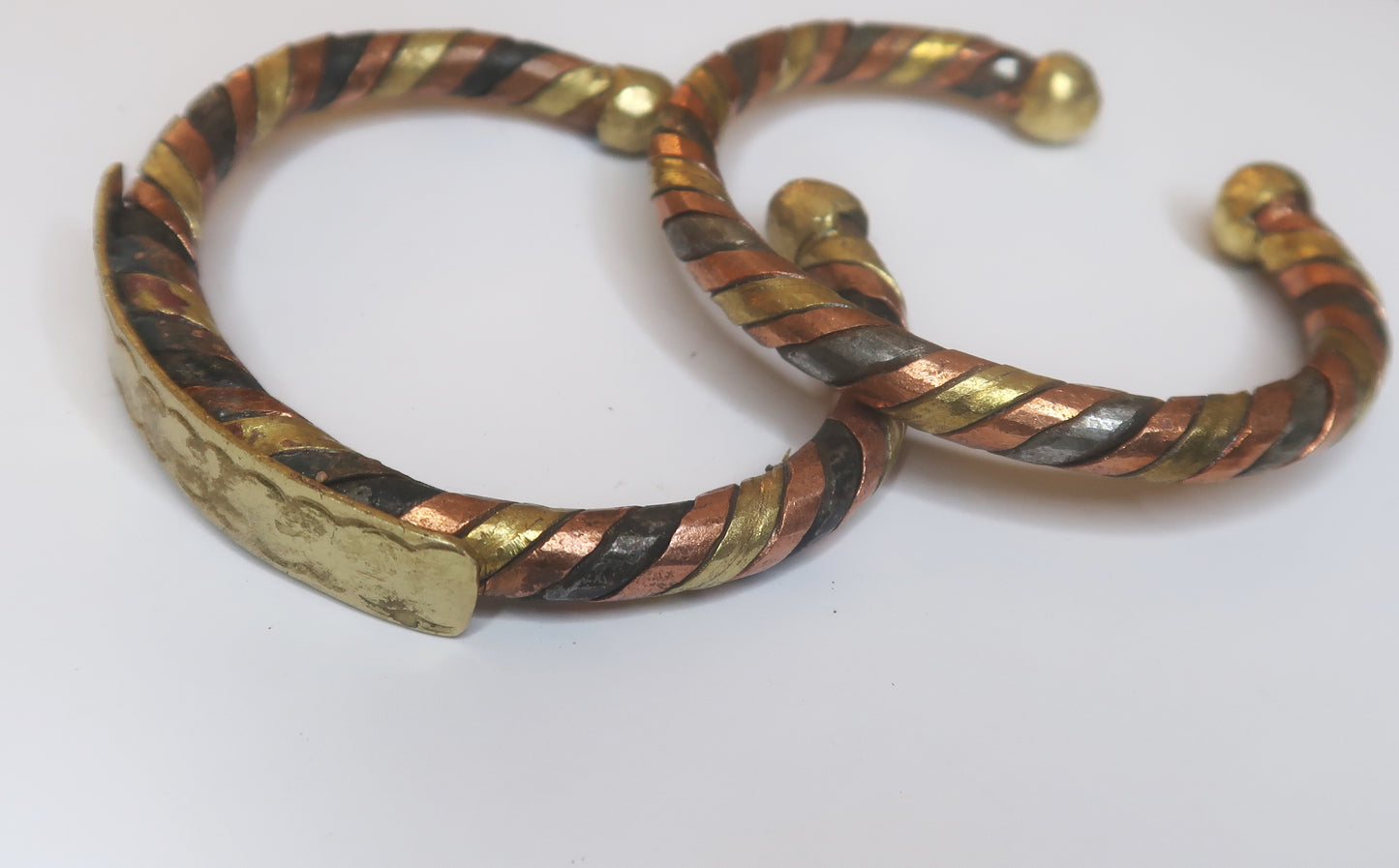 Bracelet africain Ndiakhass – version épaisse, mixte avec ou sans plaque