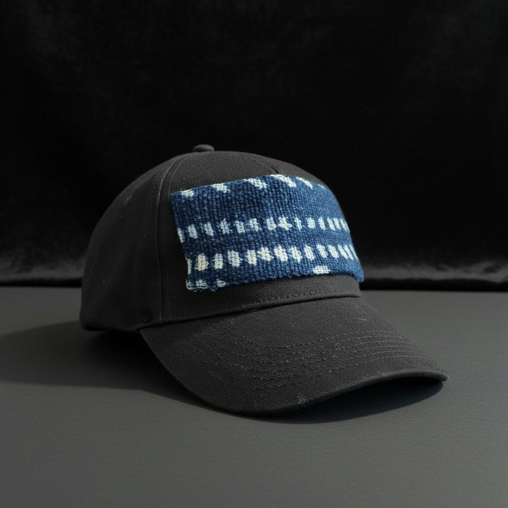 Casquette noire en pagne Galafini indigo à motifs blancs, modèle 2