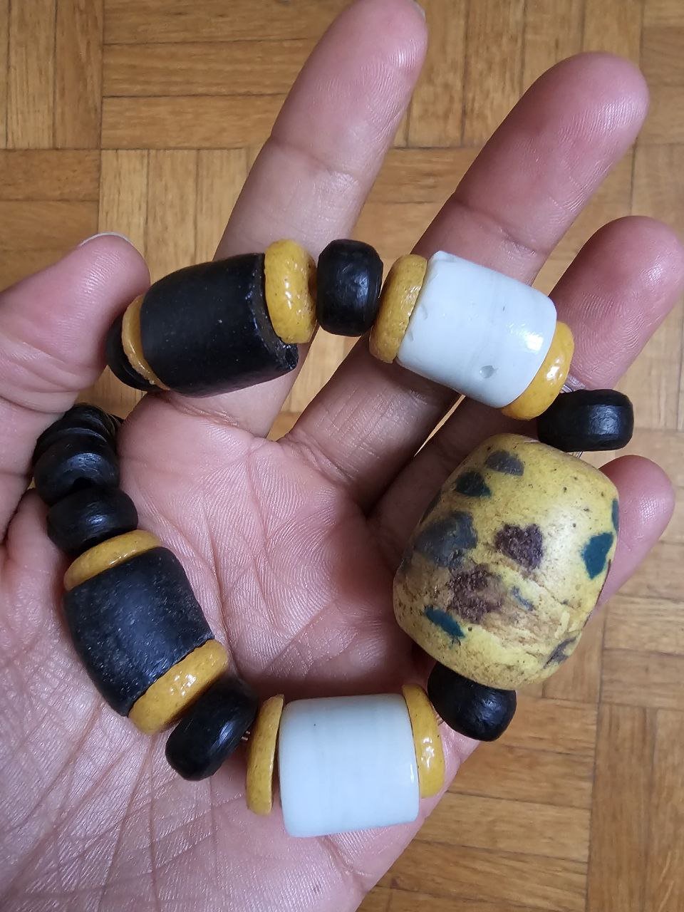 Collection Nene Krobo – Colliers en perles de verre artisanales du Ghana (édition limitée) en Collier Africain Nene Krobo artisanal africain - KaolackCreations