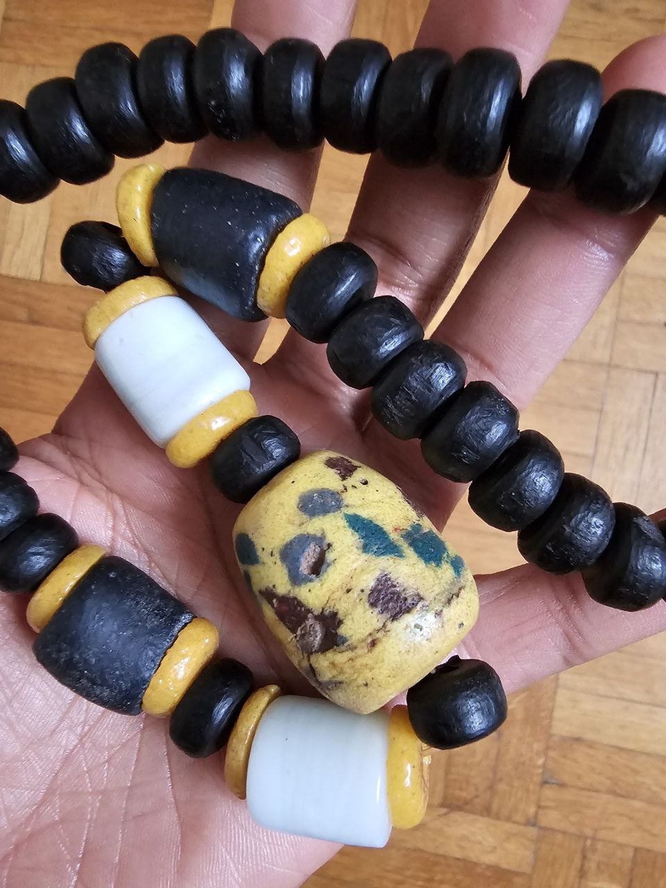 Collection Nene Krobo – Colliers en perles de verre artisanales du Ghana (édition limitée) en Collier Africain Nene Krobo artisanal africain - KaolackCreations