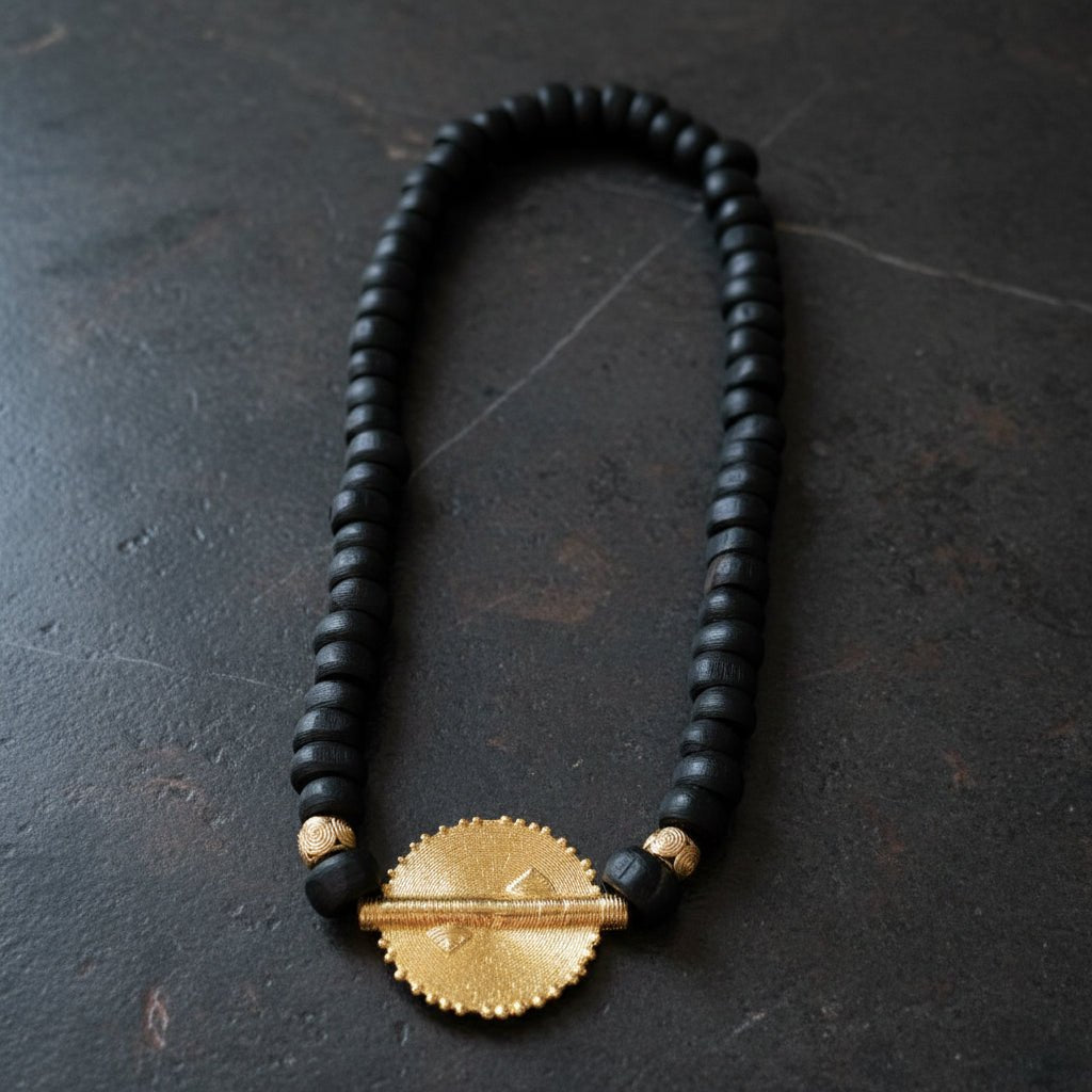 Collier africain perles bois Guele Djiri et poids Akan en Collier perles bois Mali et poids akan Ghana artisanal africain - KaolackCreations