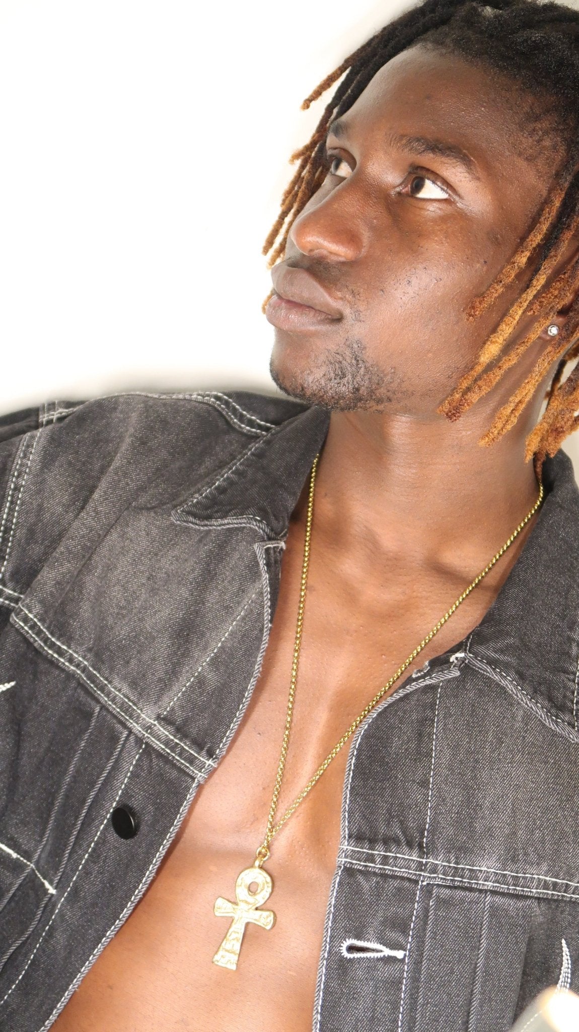 Collier Ankh Unisexe en Bronze Martelé – Symbole de Vie Éternelle, Bijou Artisanat Africain sur Chaîne Dorée Hypoallergénique en collier Ankh artisanal africain - KaolackCreations