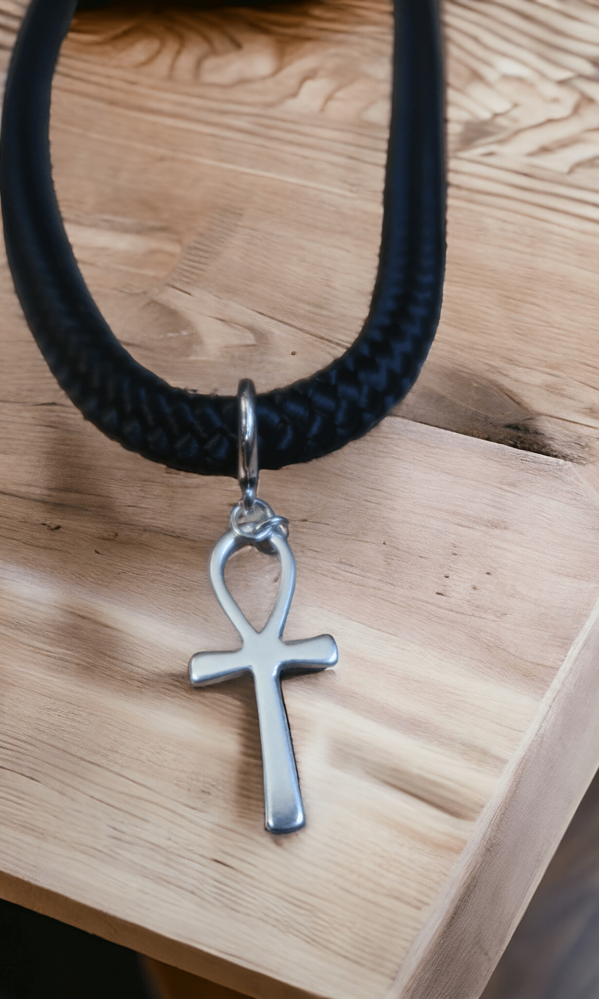 Collier Ankh Unisexe - a plat cordon noir