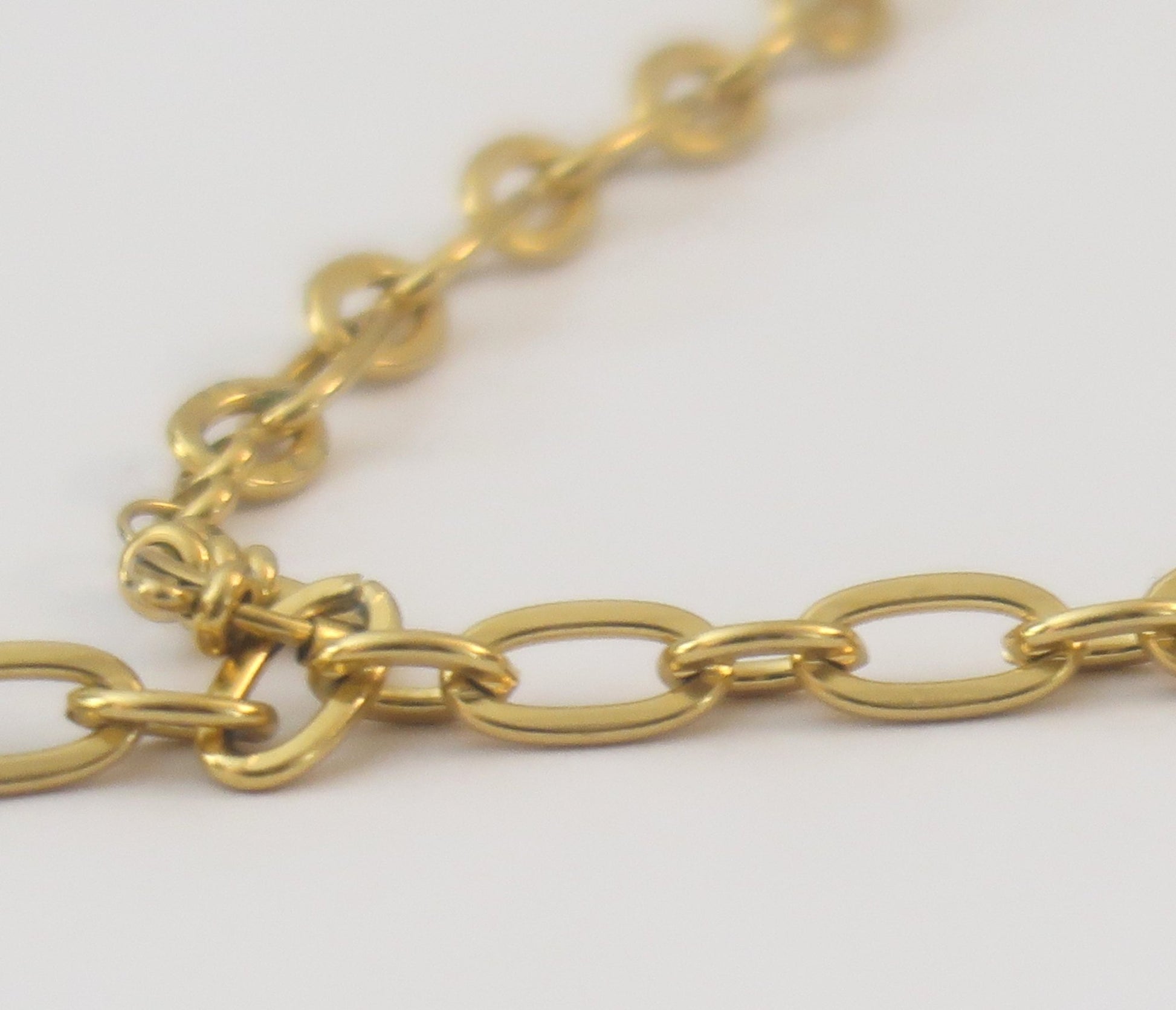 Collier Cauri en Acier Inoxydable - Élégance Intemporelle | 2 Variantes en collier cauri doré artisanal africain - KaolackCreations