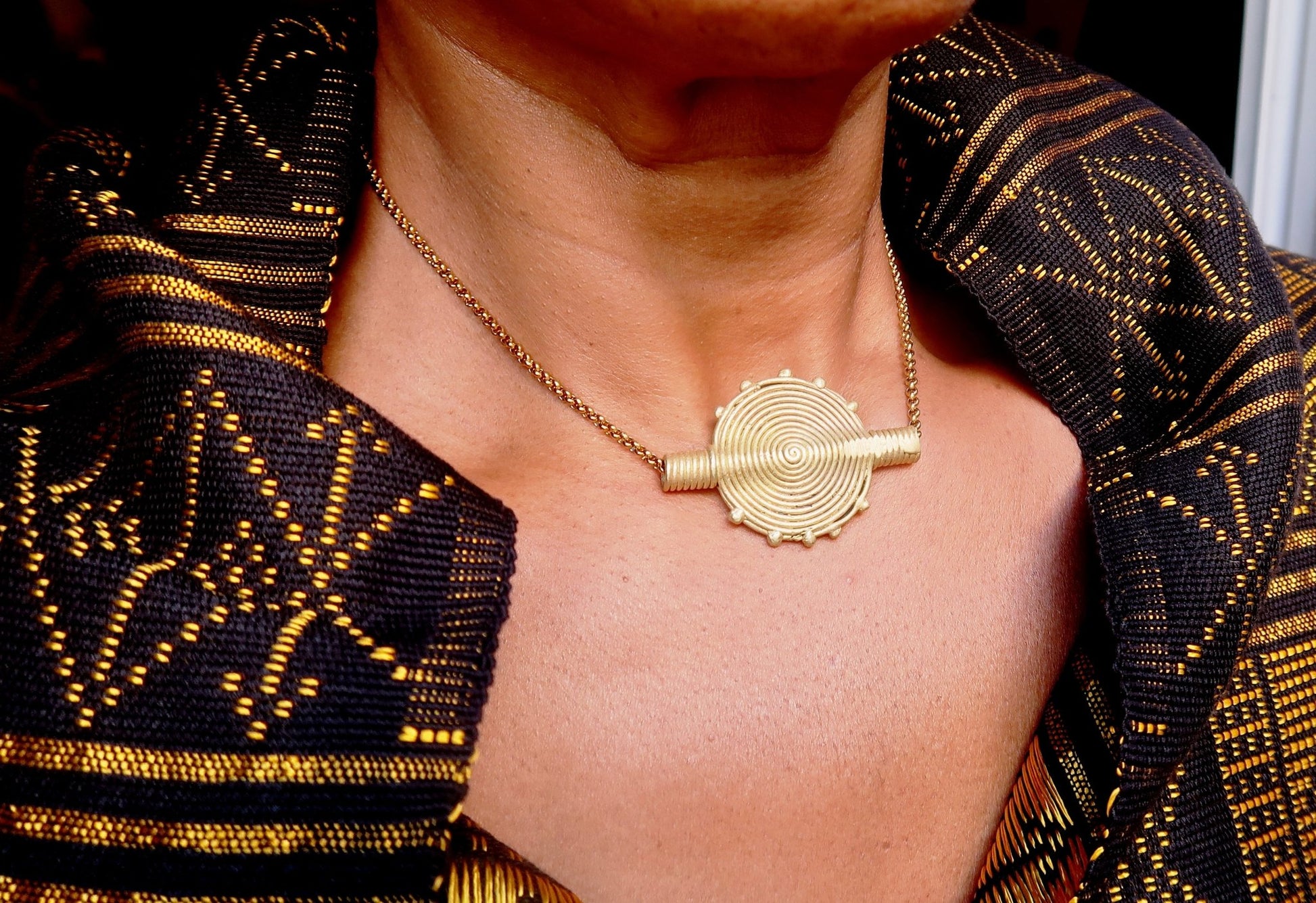 Collier Choker Poids Akan/Baoulé - Bijou Africain Traditionnel en Bronze chaîne en Acier Inoxydable en Collier Chocker poids Akan / Baoulé artisanal africain - KaolackCreations