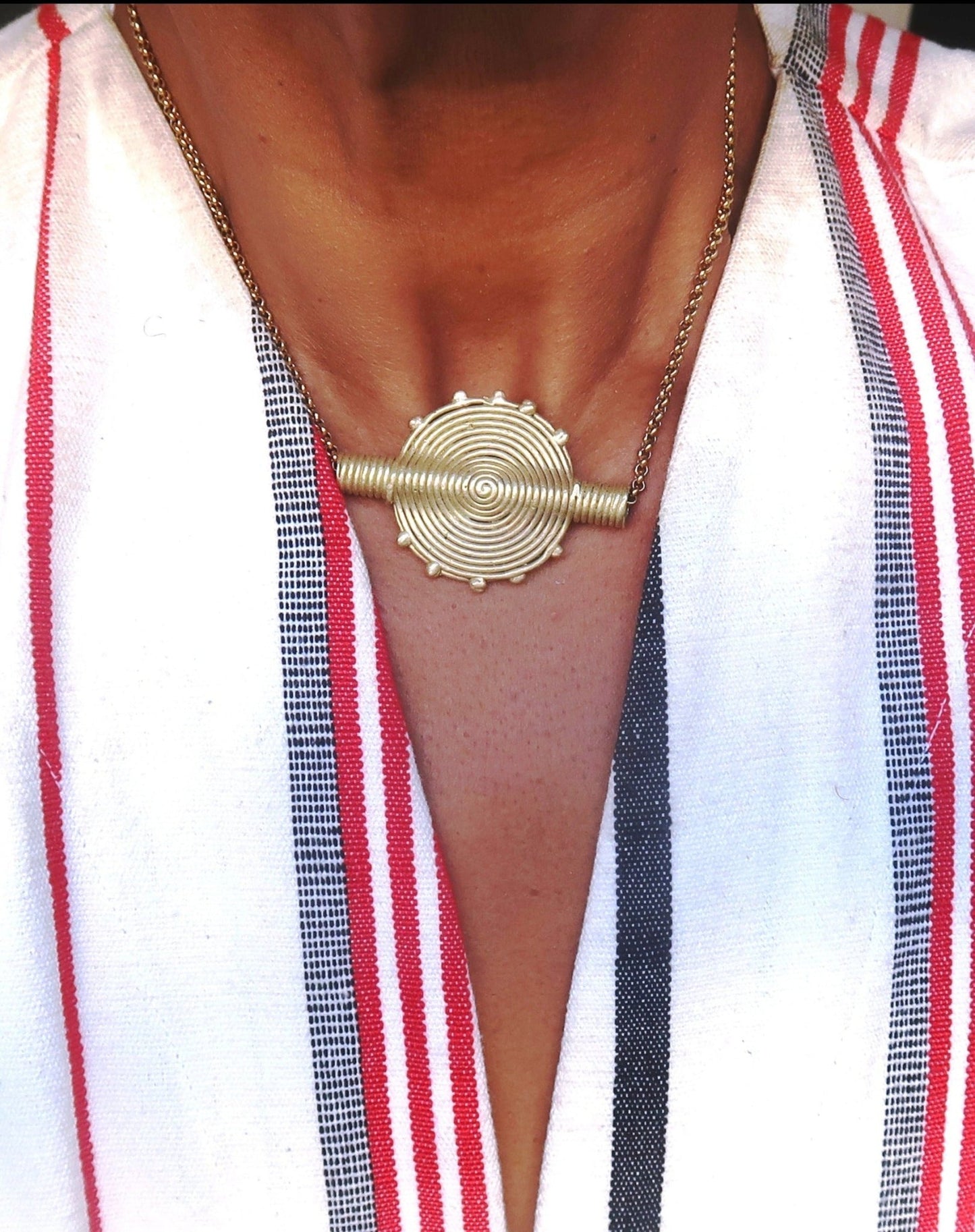 Collier Choker Poids Akan/Baoulé - Bijou Africain Traditionnel en Bronze chaîne en Acier Inoxydable en Collier Chocker poids Akan / Baoulé artisanal africain - KaolackCreations