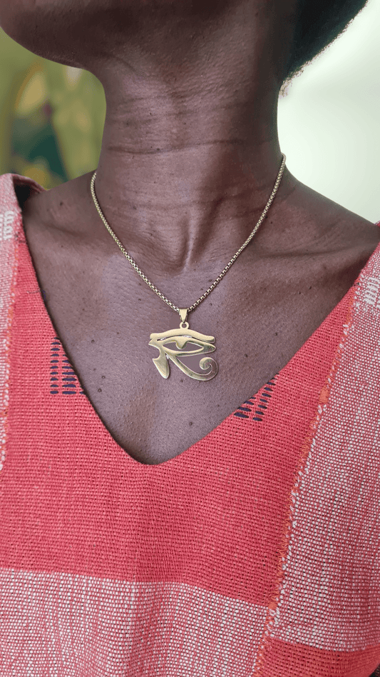 Collier Œil d’Horus Oudjat en Acier Inoxydable – Protection & Puissance Ancestrale en Collier artisanal africain - KaolackCreations