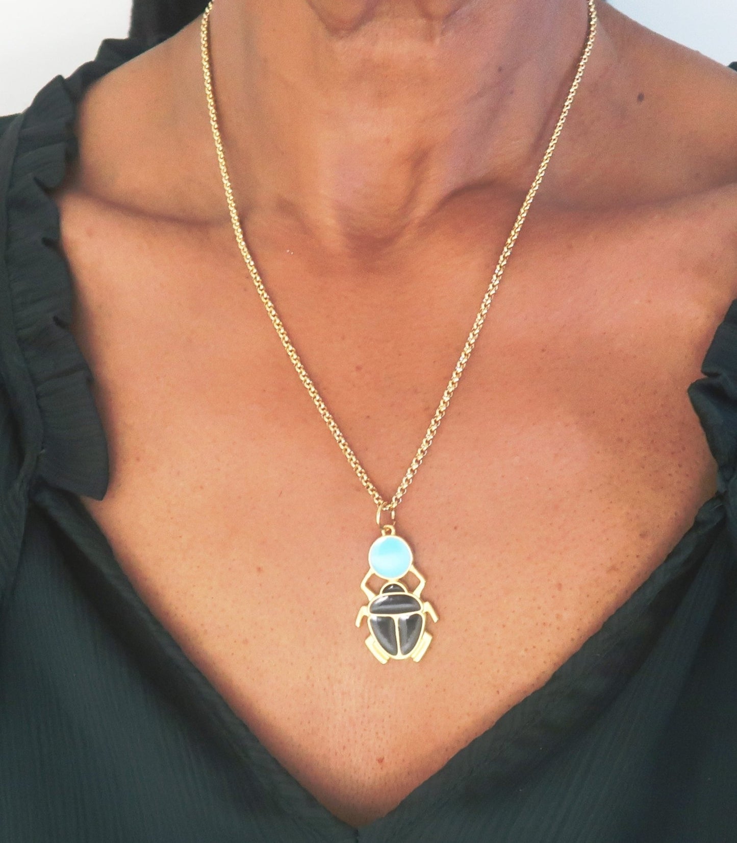 Collier Scarabée Kheper Unisexe en Zamak, Chaîne Fine en Acier Inoxydable Doré | Bijou Résistant et Durable en Collier Scarabée Kheper artisanal africain - KaolackCreations