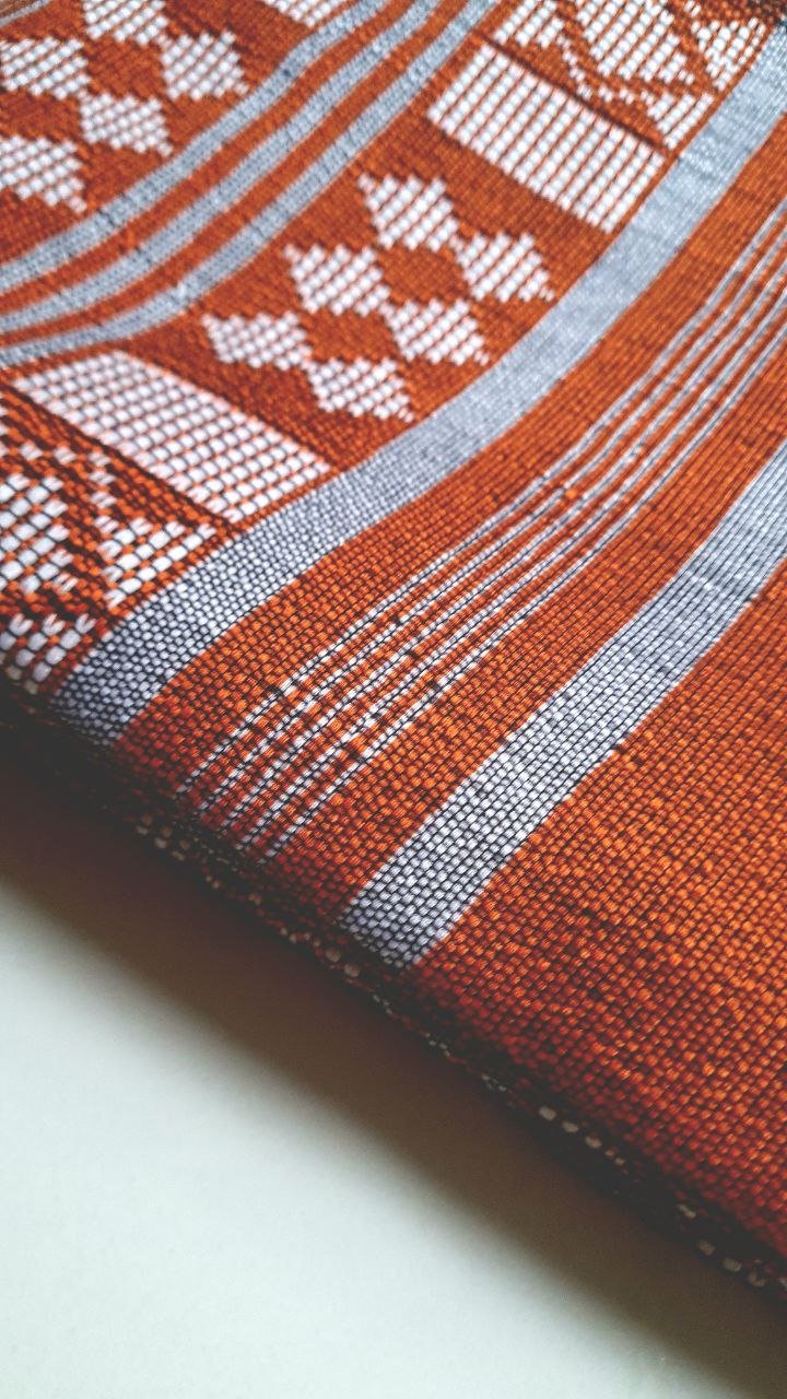 Étole de Luxe en Pagne Tissé Manjak Orange (Mixte) – Édition Très Limitée en Echarpe Etole Manjak de luxe artisanal africain - KaolackCreations