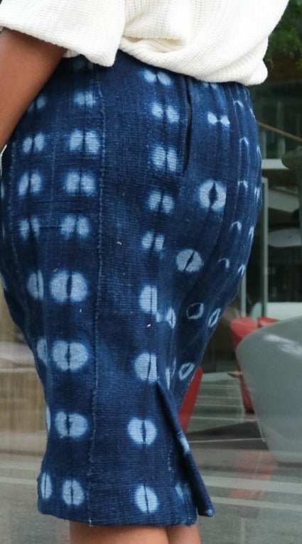 Détail du tissu galafini tissé main et teint à l’indigo végétal mode africaine