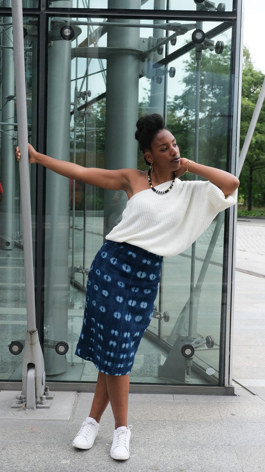 Jupe crayon taille haute en galafini indigo – vue de face portée KaolackCreations