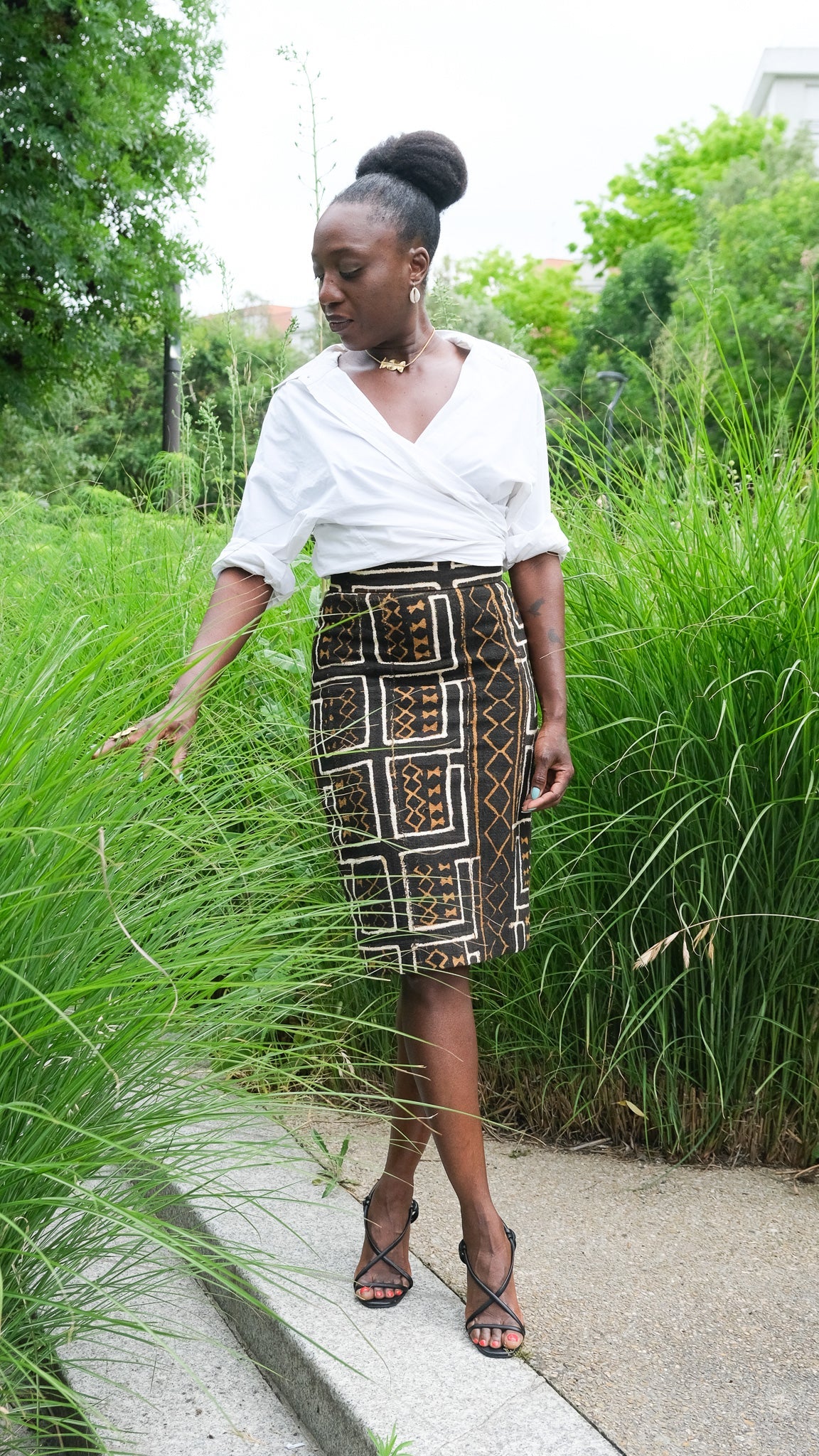 Jupe crayon taille haute "Kaarta" en bogolan marron - 100% coton tissé à la main en Jupe Bogolan crayon taille haute artisanal africain - KaolackCreations