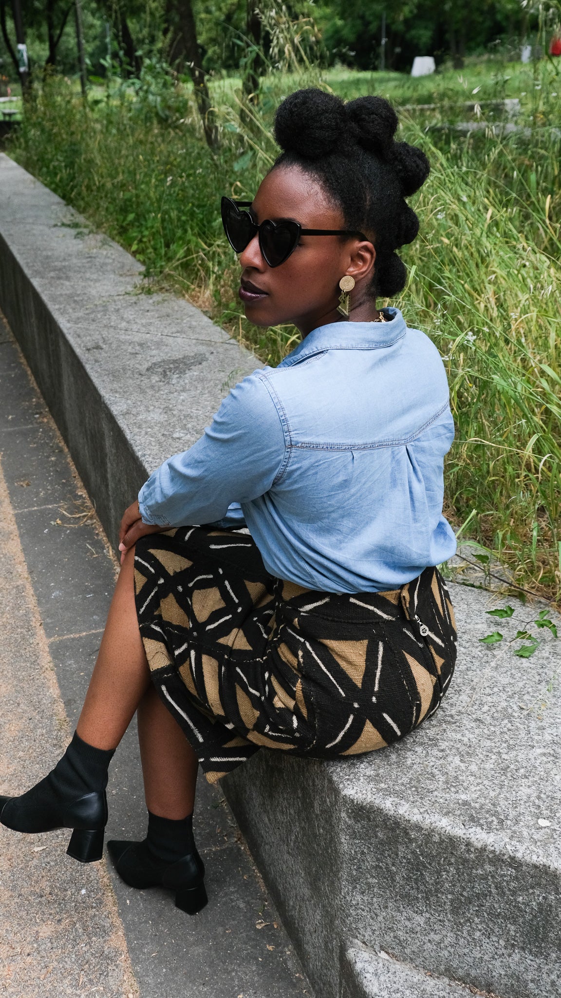 Jupe Crayon Taille Haute "Kaarta" en Bogolan - Tailles S, M et L Disponibles en Jupe crayon taille haute Bogolan artisanal africain - KaolackCreations