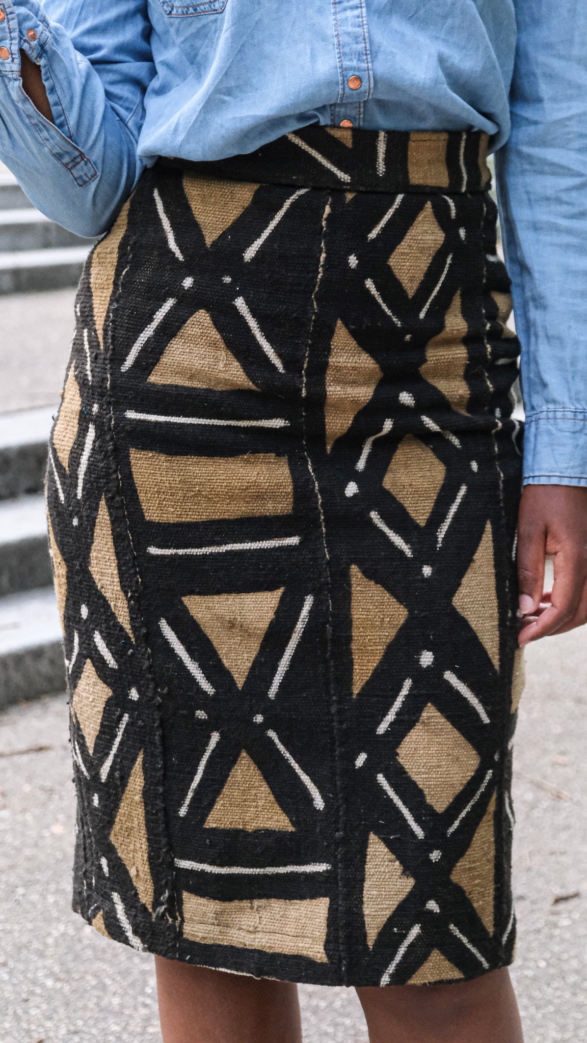 Jupe Crayon Taille Haute "Kaarta" en Bogolan - Tailles S, M et L Disponibles en Jupe crayon taille haute Bogolan artisanal africain - KaolackCreations