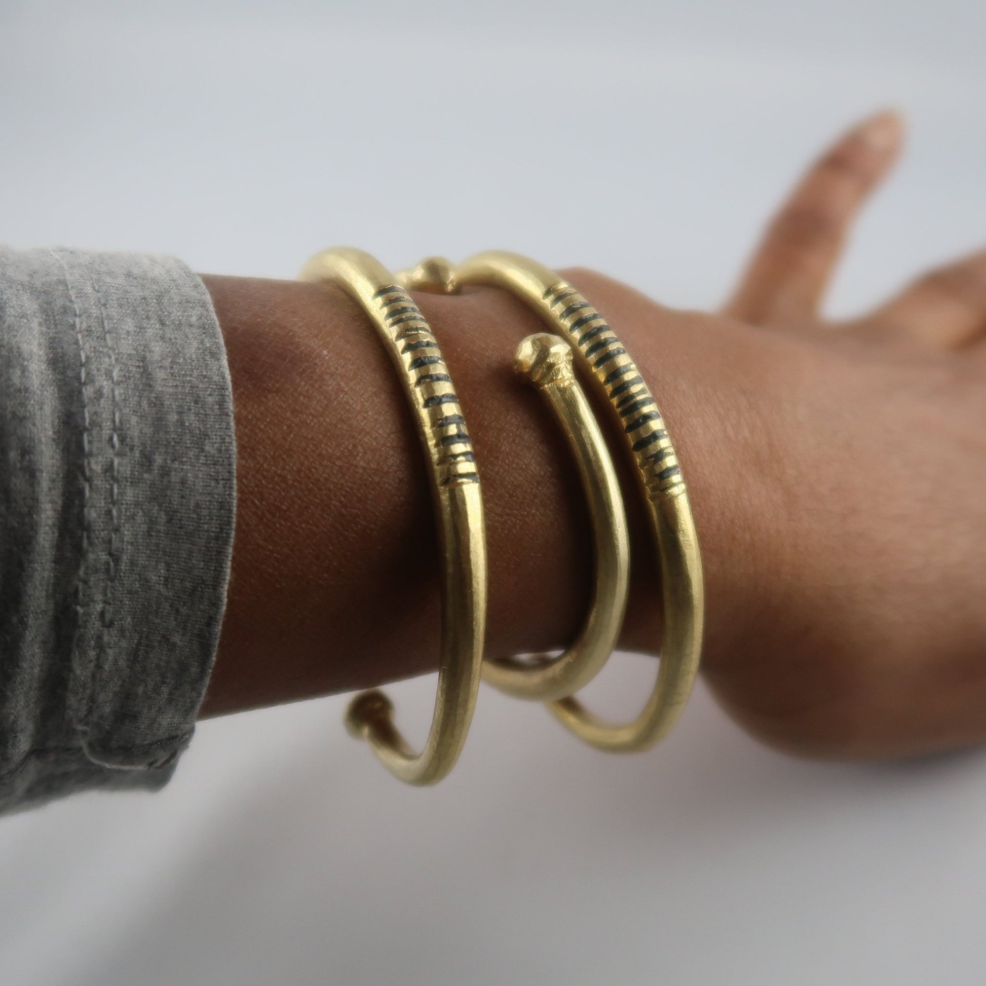 Pack de 3 bracelets africains Yama en bronze – bijou artisanal sénégalais Kaolack Créations