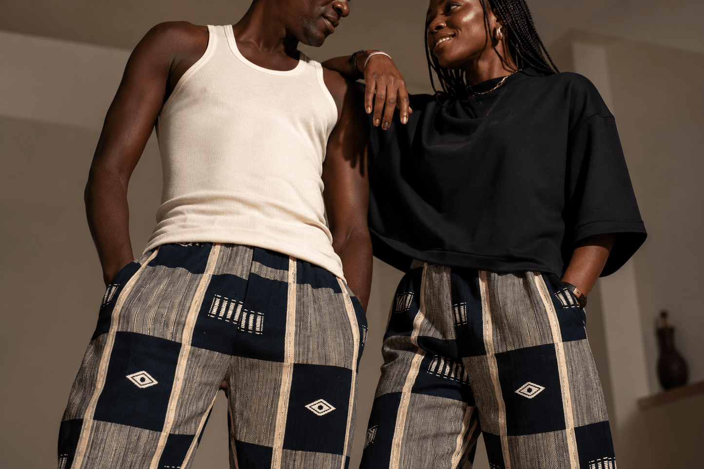 Pantalon en véritable pagne tissé Sénoufo de Korhogo – Mixte – 100 % coton en Vêtements > Pantalons artisanal africain - KaolackCreations