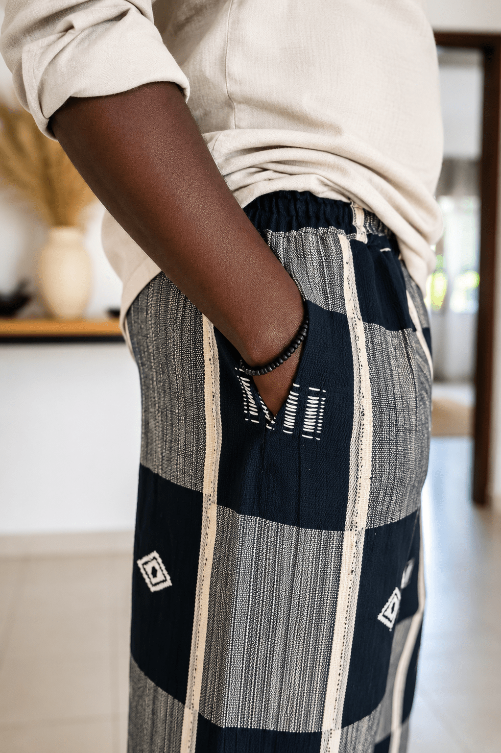 Pantalon en véritable pagne tissé Sénoufo de Korhogo – Mixte – 100 % coton en Vêtements > Pantalons artisanal africain - KaolackCreations