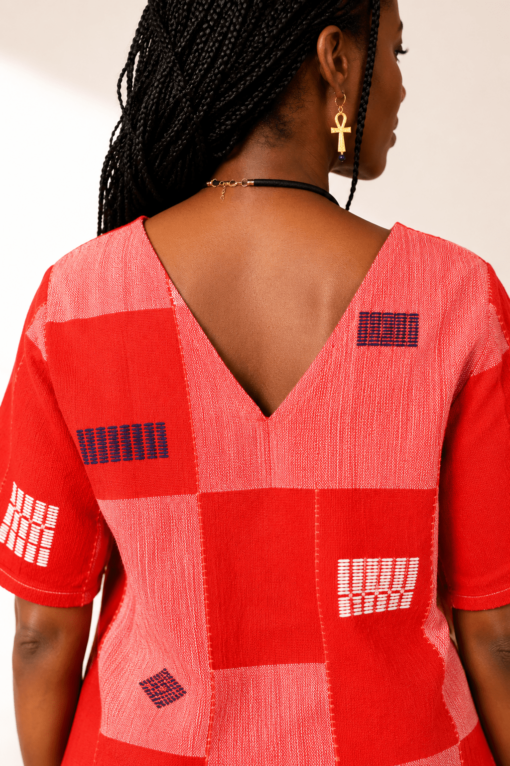 Tunique femme en véritable pagne tissé Sénoufo – Col V devant et dos en Tunique femme pagne Sénoufo artisanal africain - KaolackCreations