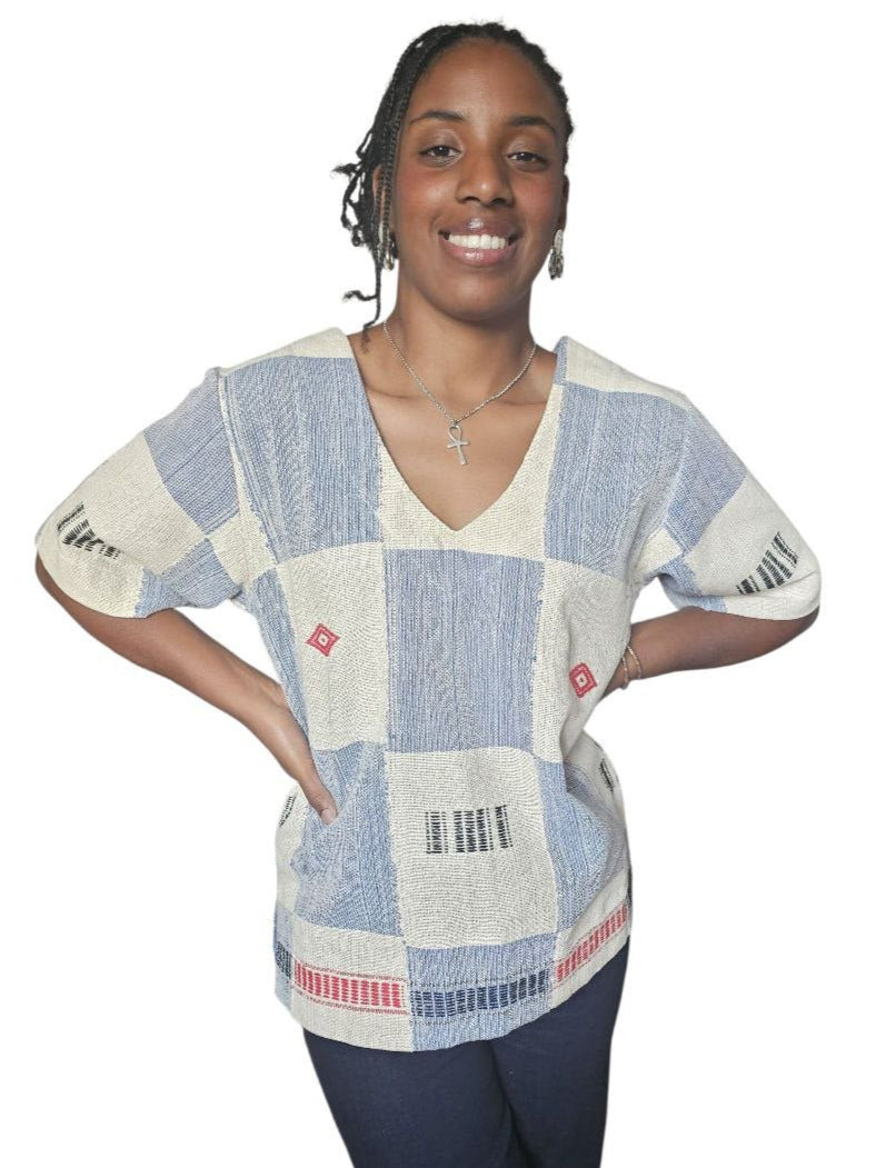 Tunique pagne africain Sénoufo en look urbain afro chic