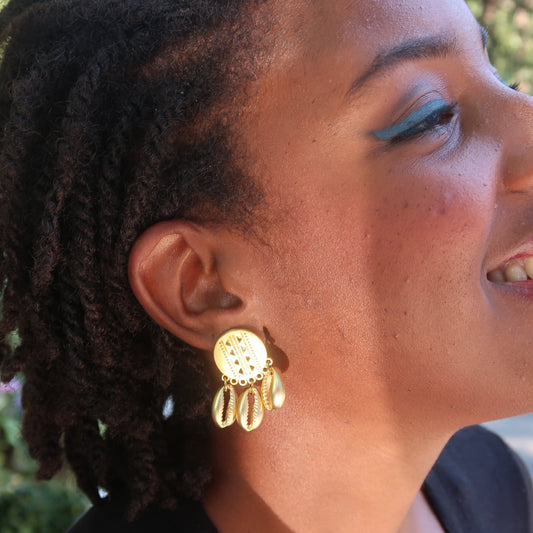 Boucles d'oreilles 3 Cauris, Attaches Gold filled ou Argent en Boucles d'oreilles 3 cauris artisanal africain - KaolackCreations