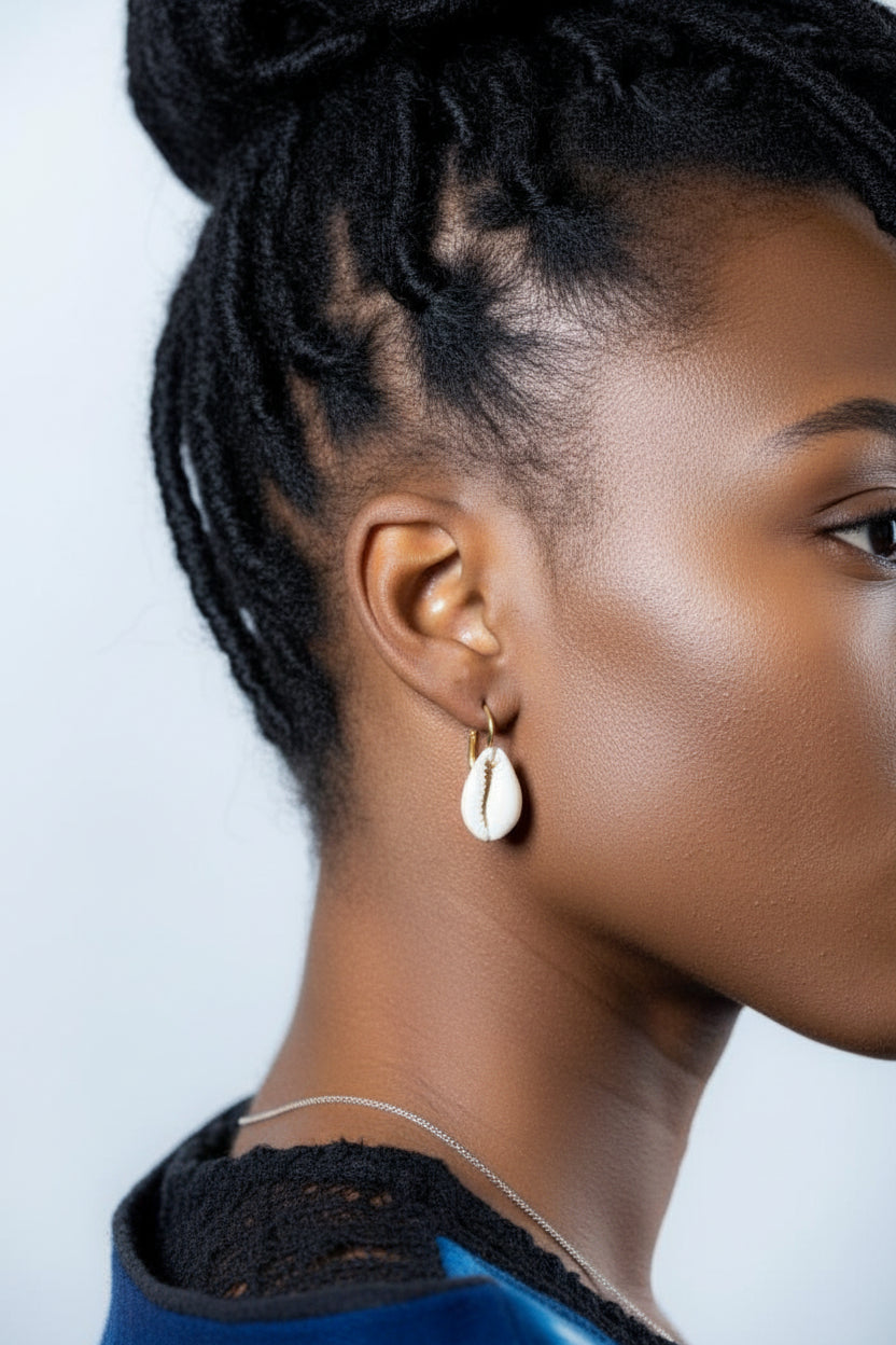 Boucles d’Oreilles Africaines Cauri – Naturel, Doré ou Argenté en Boucles d'oreilles artisanal africain - KaolackCreations