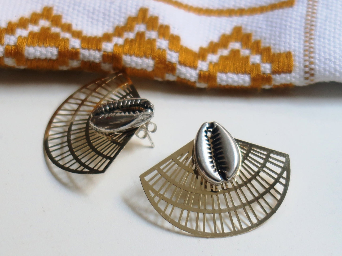 Boucles d'oreilles "Noubet" Cauri, Tige Argent Silver 925 ou Gold filled en boucles d'oreilles artisanal africain - KaolackCreations