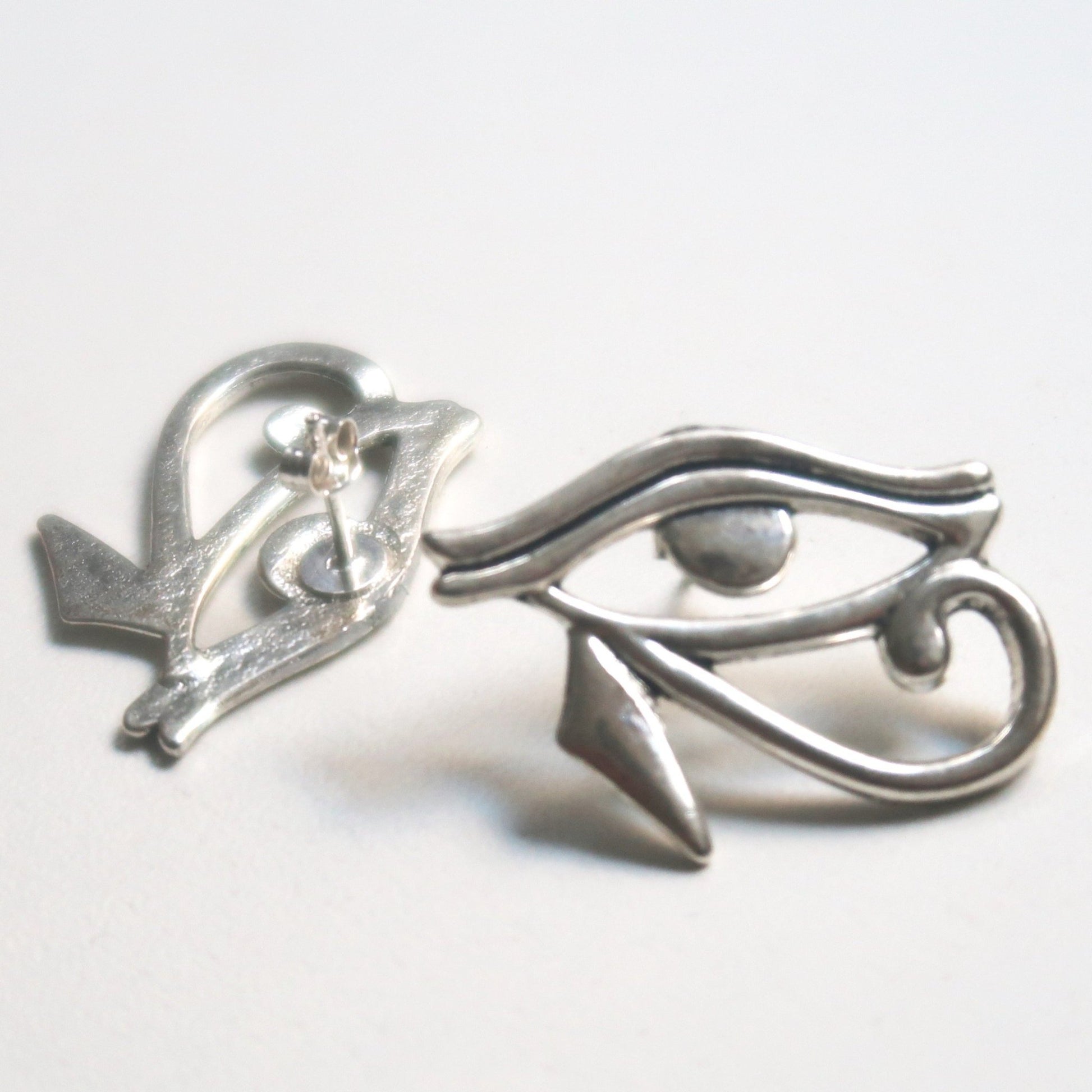 Boucles d'oreilles "Oudjat" ou Oeil d'Horus, Tige Argent Silver 925 en boucles d'oreilles artisanal africain - KaolackCreations