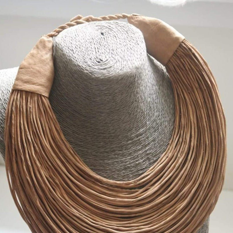 Collier Africain en cuir, couleur naturelle en collier cuir artisanal africain - KaolackCreations