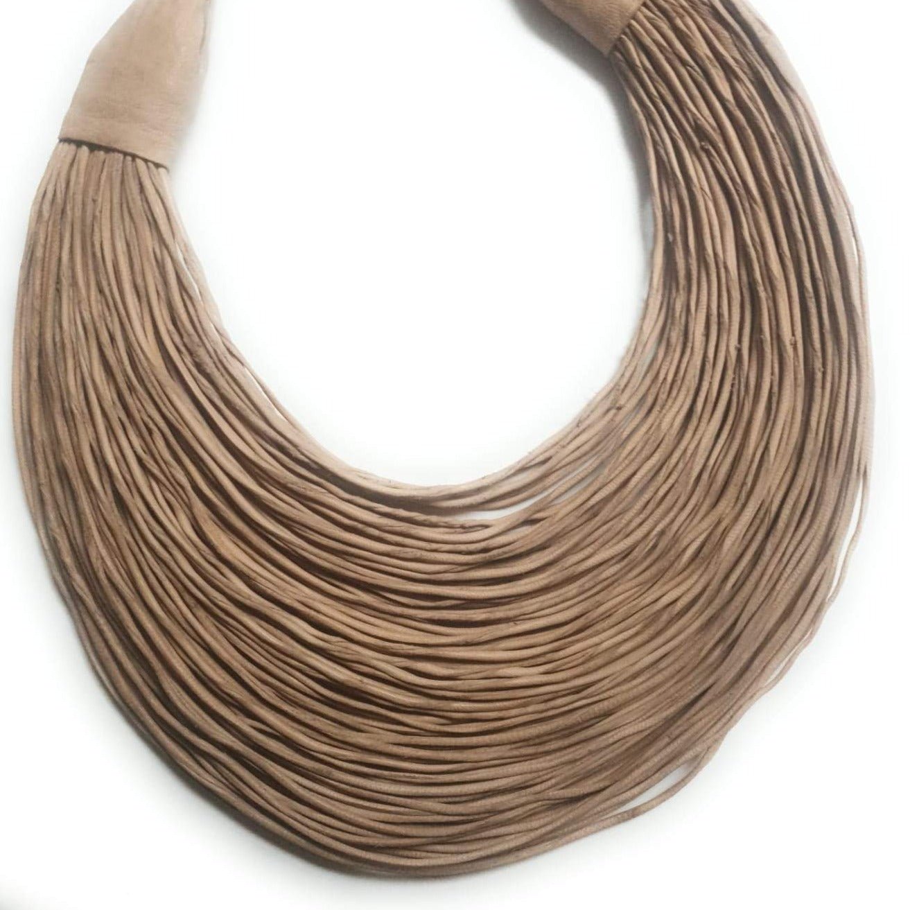 Collier Africain en cuir, couleur naturelle en collier cuir artisanal africain - KaolackCreations