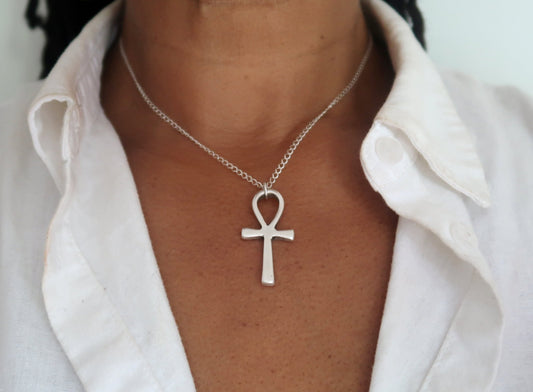 Collier Ankh Unisexe Argenté — Pendentif en Zamak & Chaîne en Acier Inoxydable en collier Ankh artisanal africain - KaolackCreations