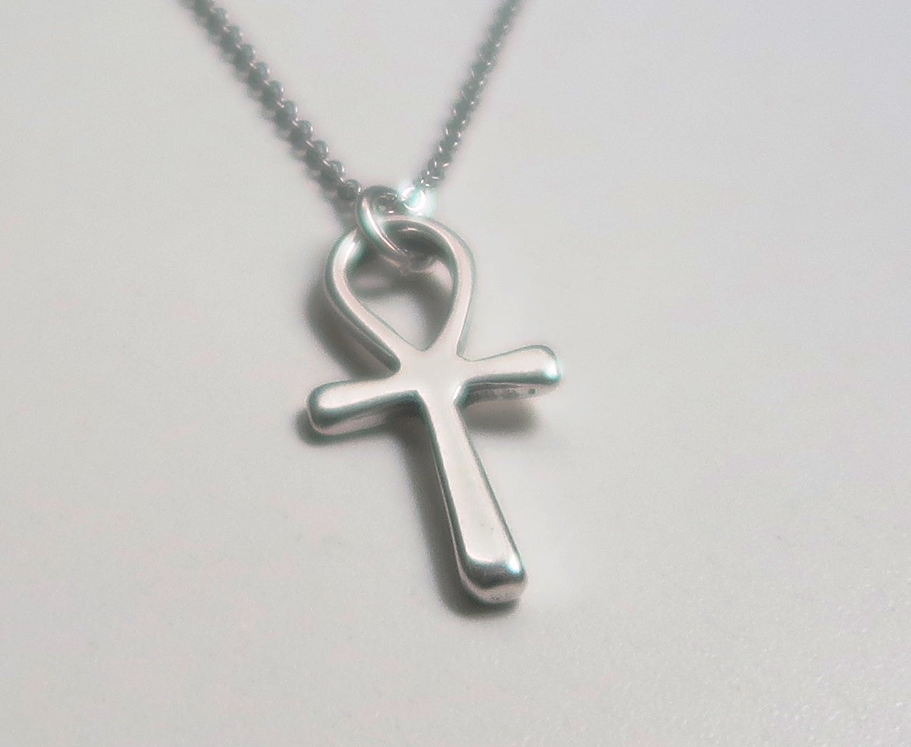 Collier Ankh Unisexe Argenté — Pendentif en Zamak & Chaîne en Acier Inoxydable en collier Ankh artisanal africain - KaolackCreations